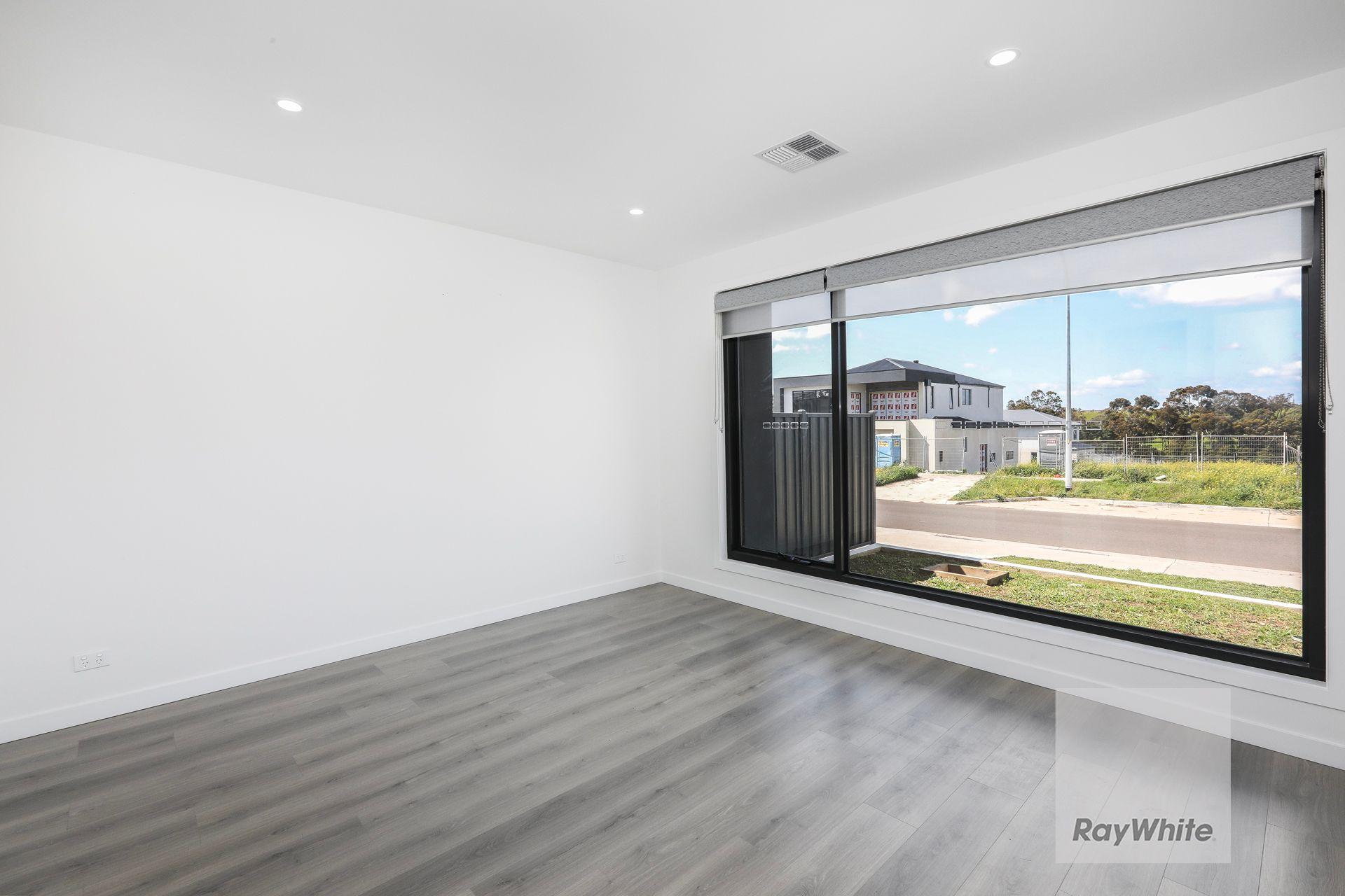 Luxury In Greenvale!