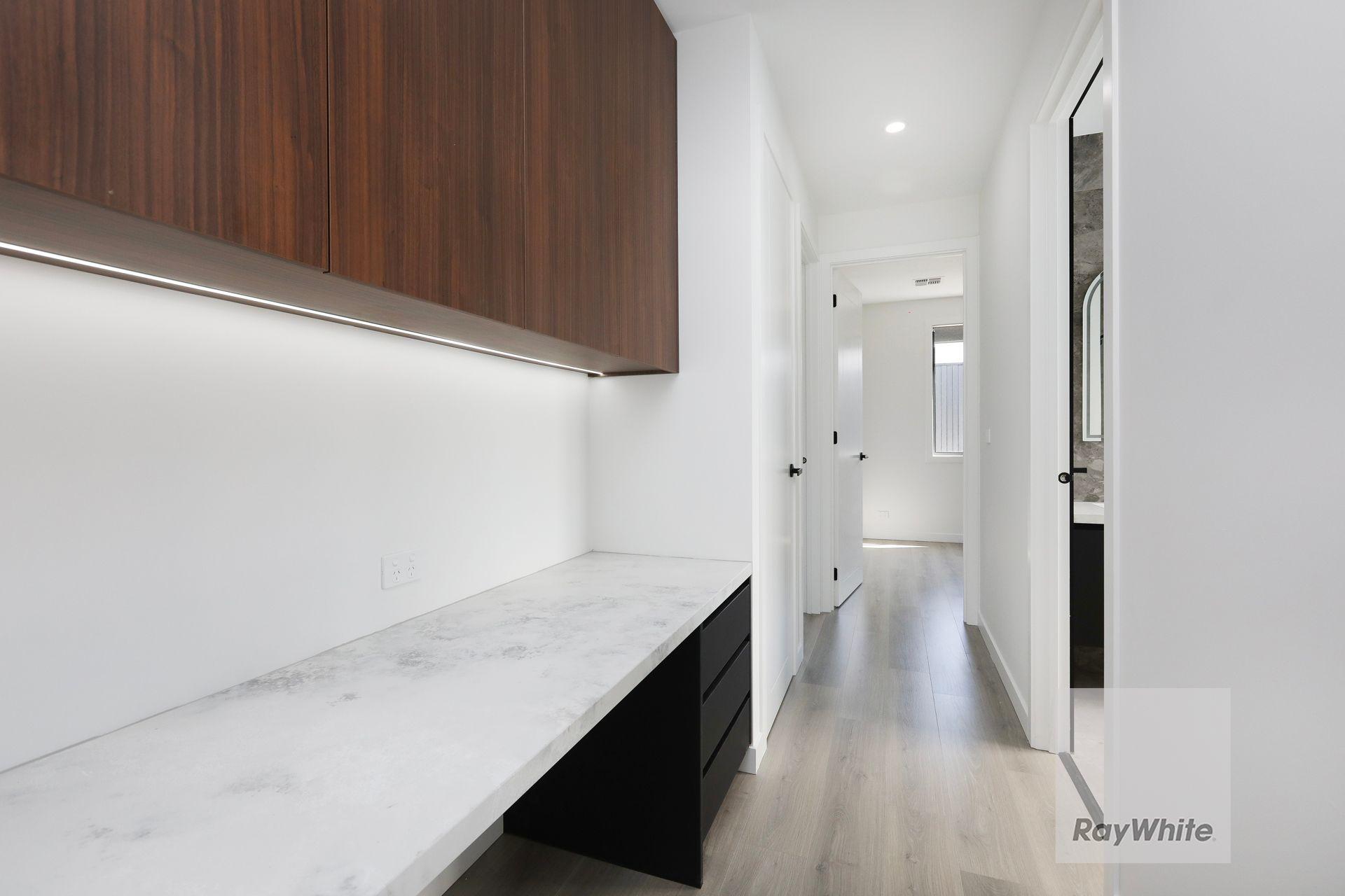 Luxury In Greenvale!