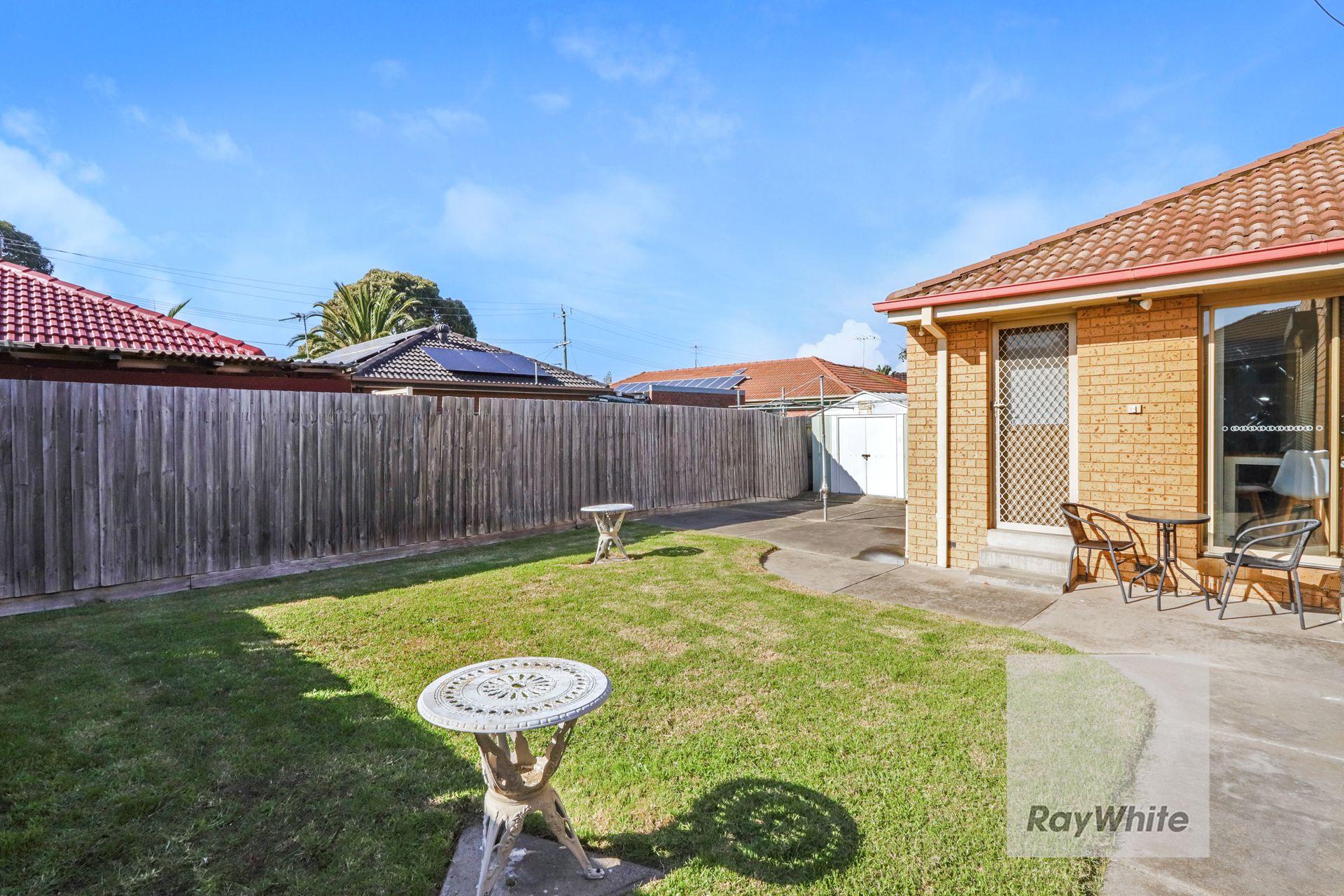 Location Perfect! (GARAGE NOT INCLUDED)