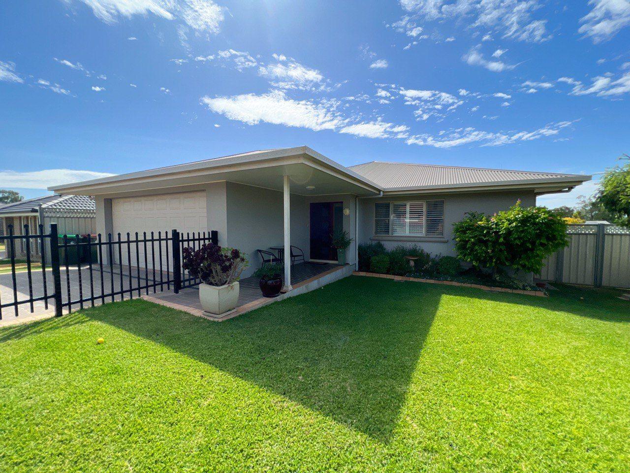 Prop-GPT: House: NSW Parkes, NSW 2870 Home For Rent