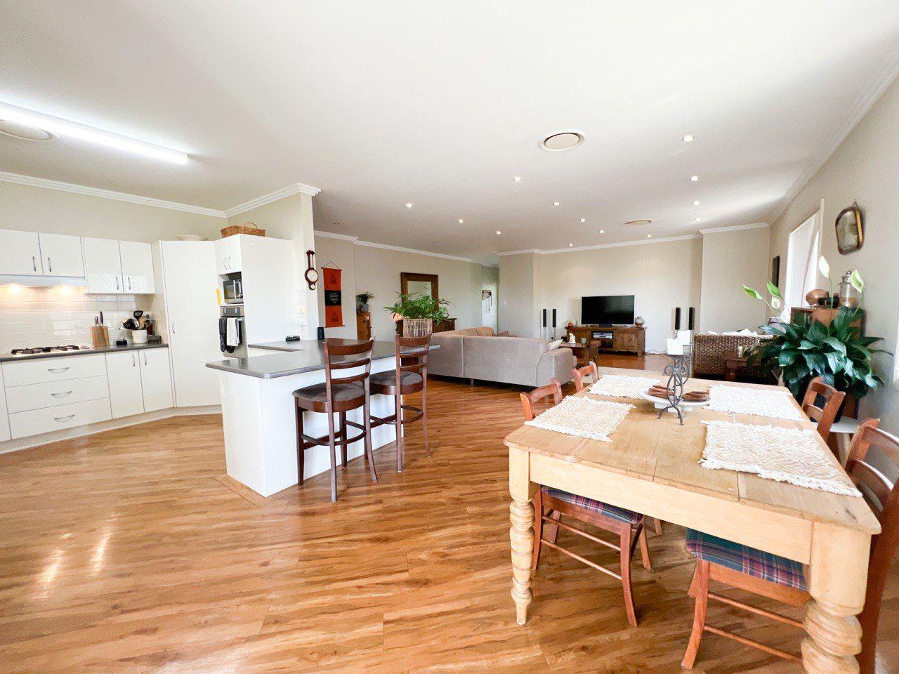 Ray White Parkes