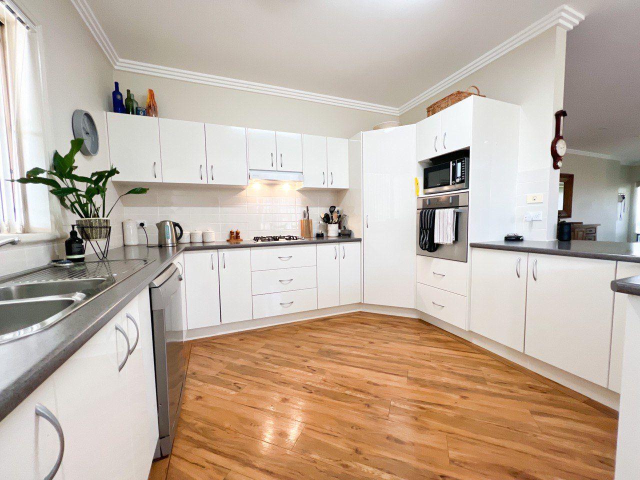 Ray White Parkes