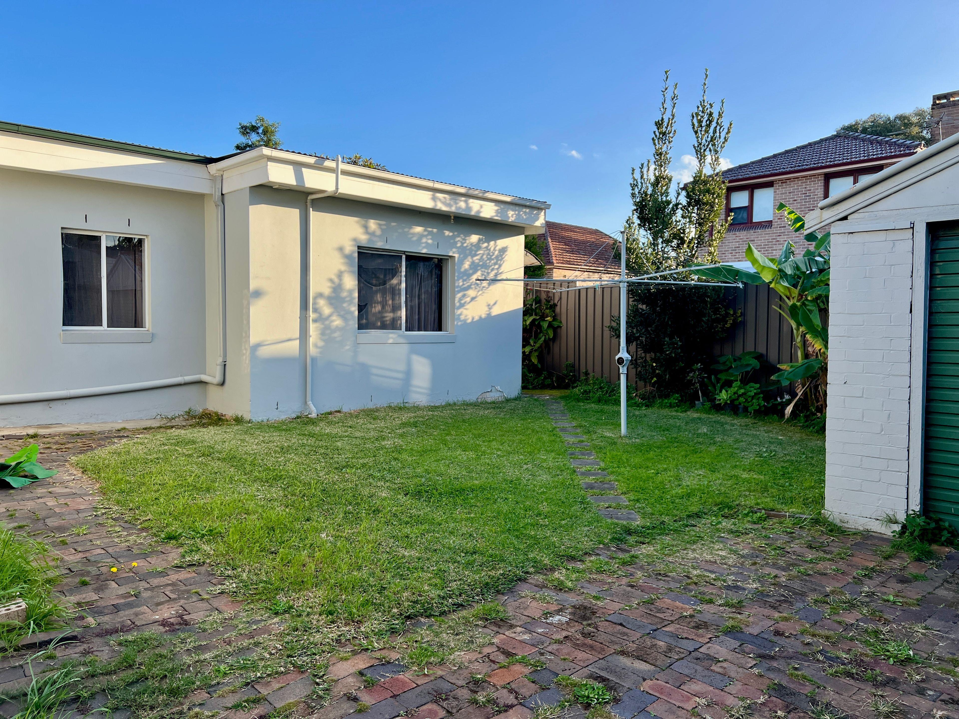 Spacious Studio Apartment in Prime Burwood Location