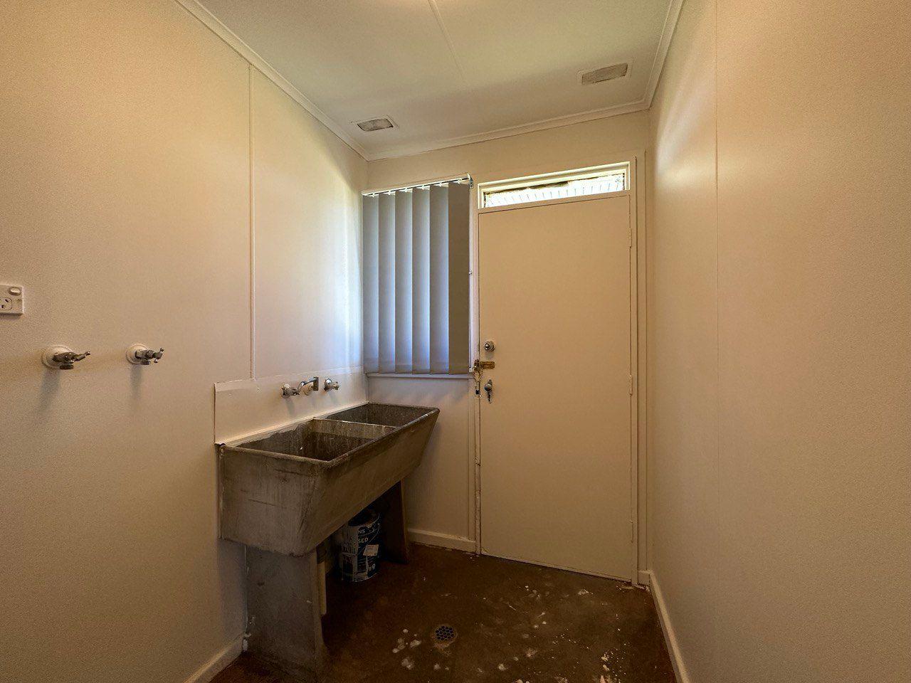 Ray White Real Estate Forbes 02 68511411