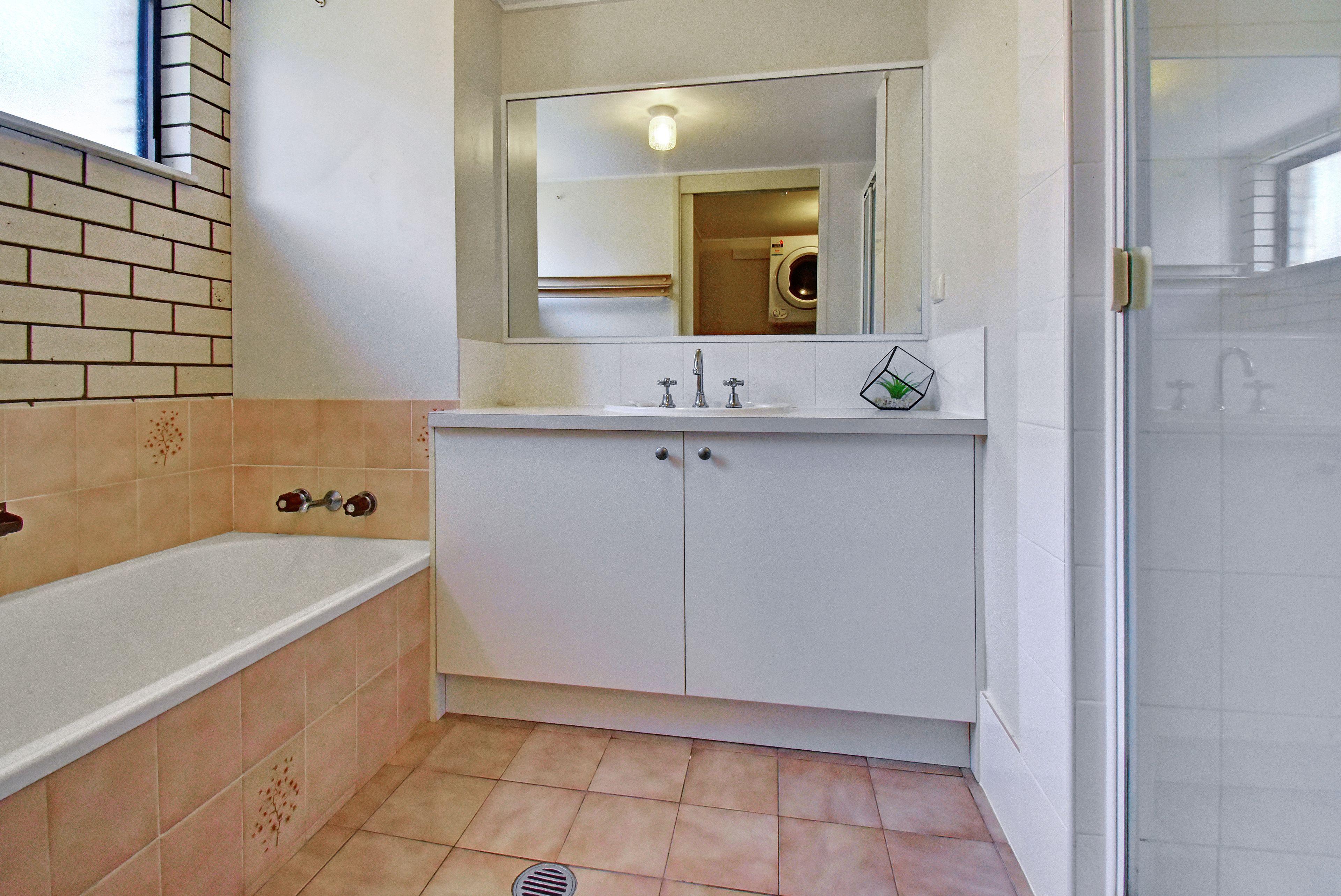 Fully Furnished 3 bedroom unit with Ocean Views!
