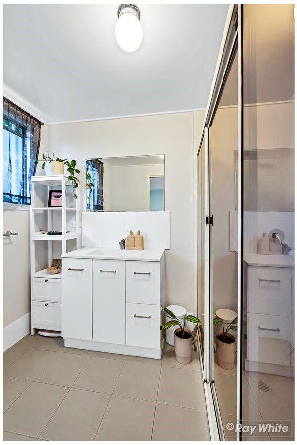 FURNISHED UNIT IN THE HEART OF TOWN