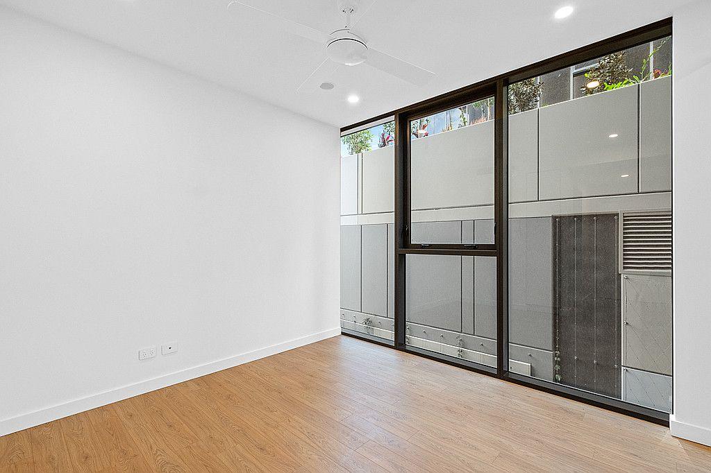 South Brisbane Furnished Studio!