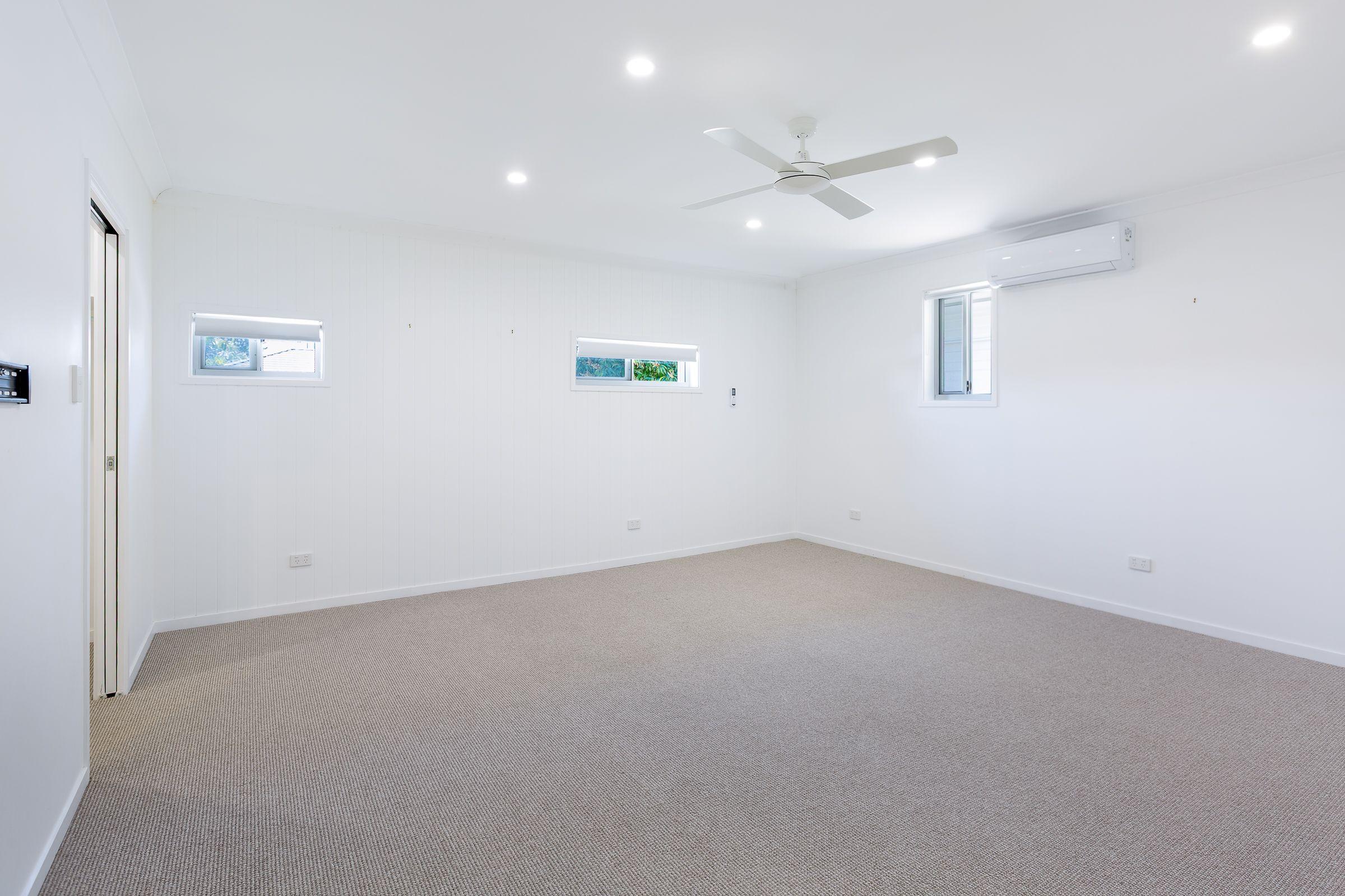 Exclusive Waterfront Haven in Burleigh Waters