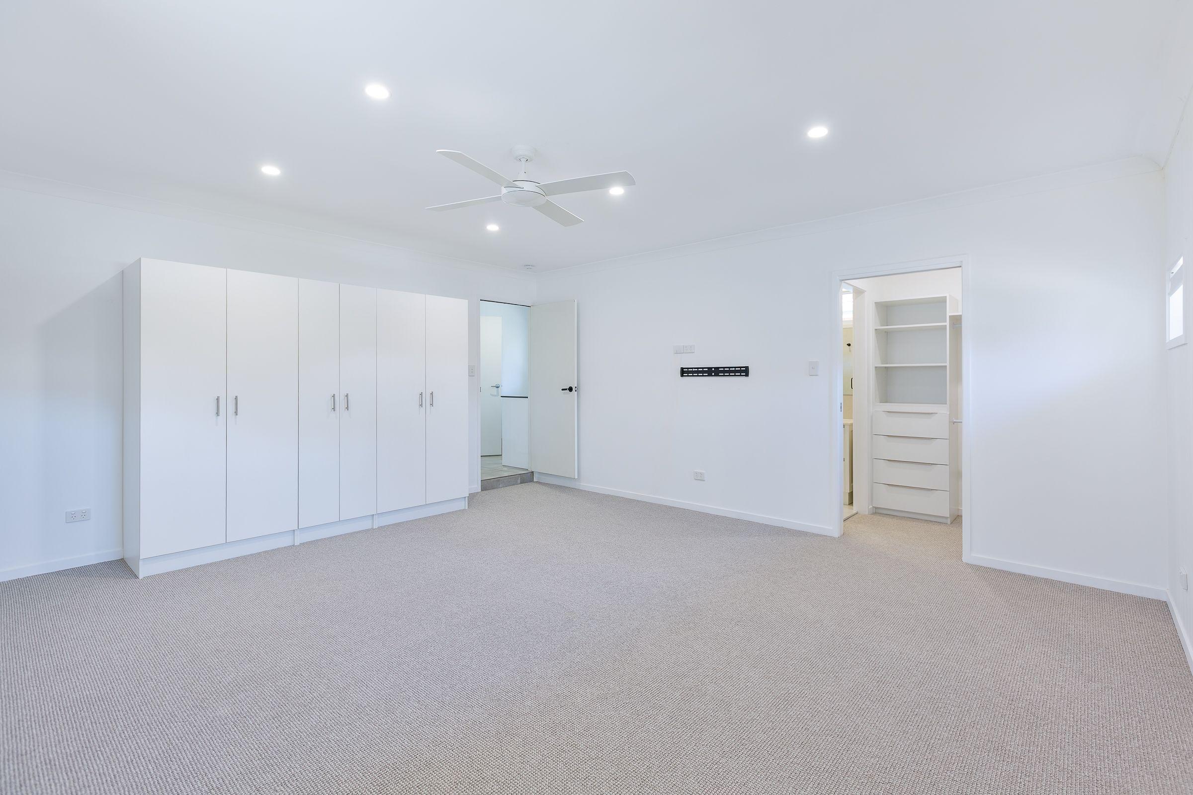 Exclusive Waterfront Haven in Burleigh Waters