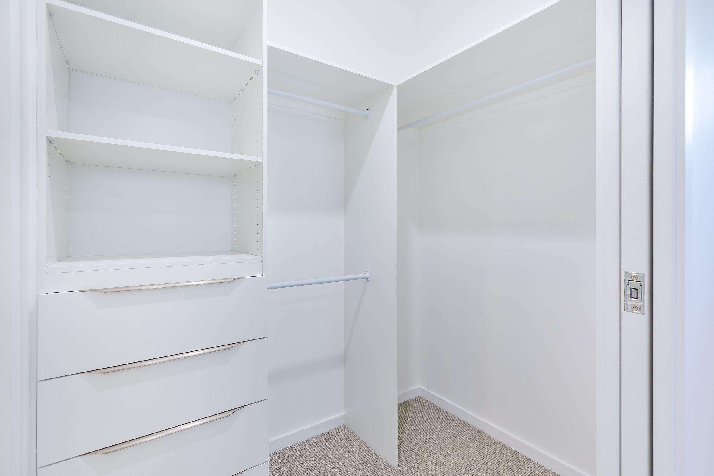 Exclusive Waterfront Haven in Burleigh Waters