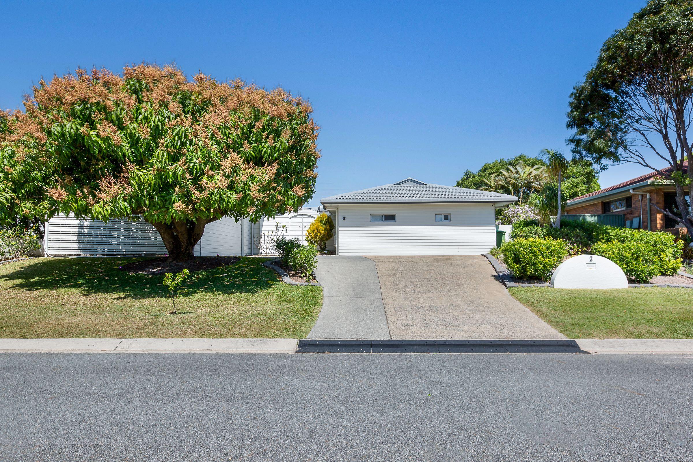 Exclusive Waterfront Haven in Burleigh Waters