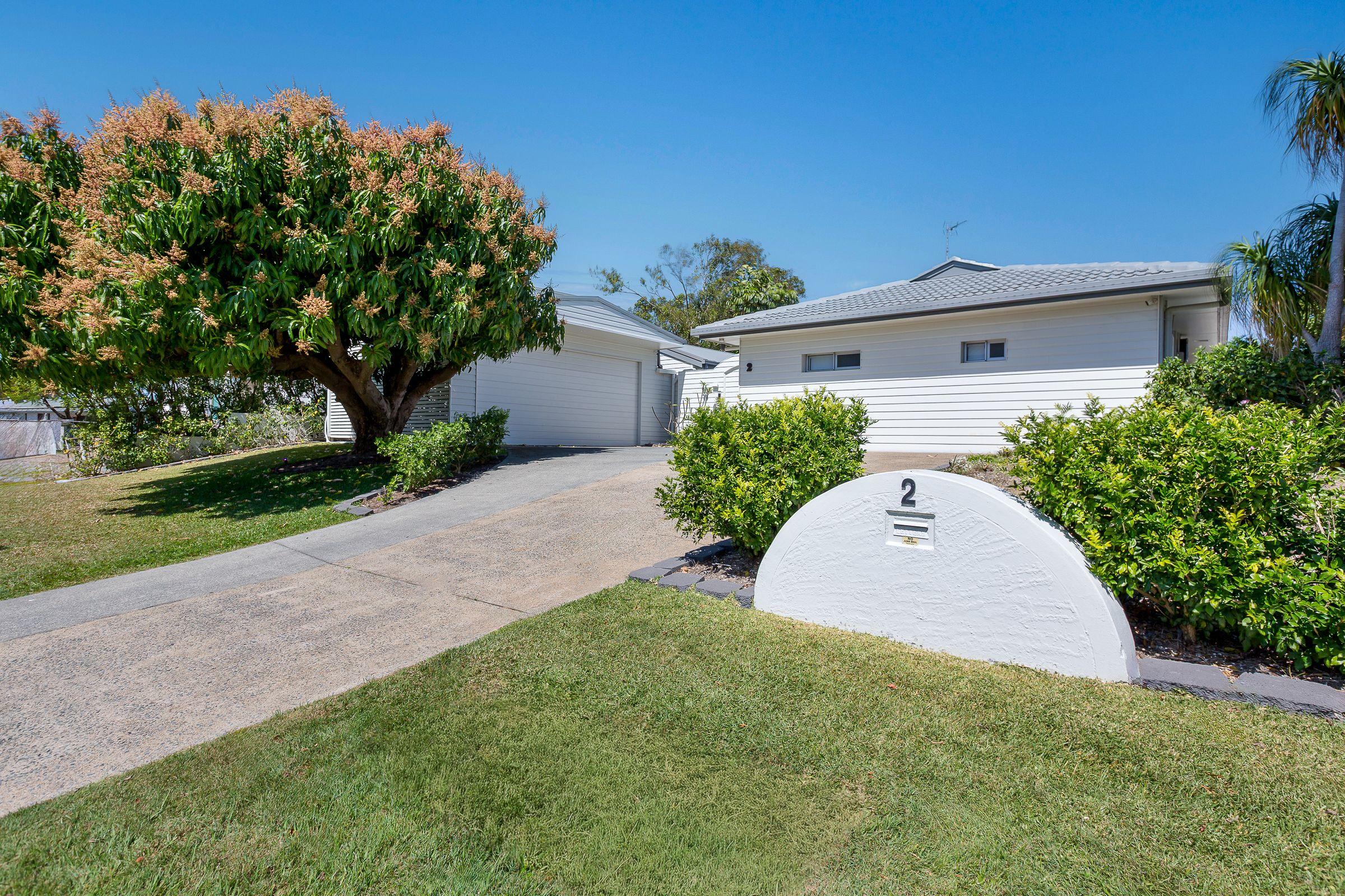 Exclusive Waterfront Haven in Burleigh Waters