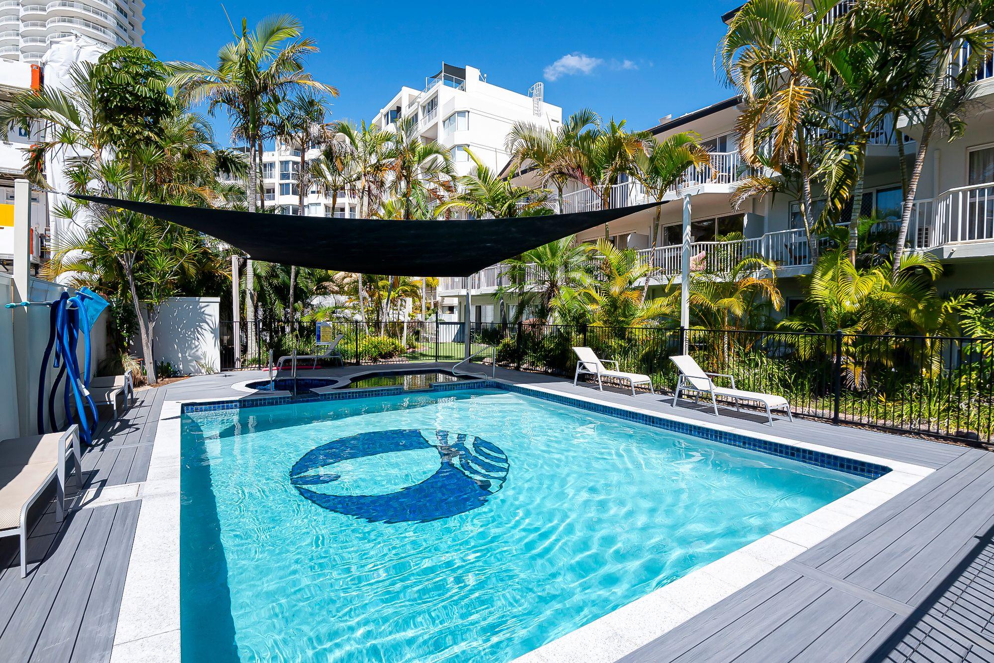 WALKING DISTANCE TO BEACH !