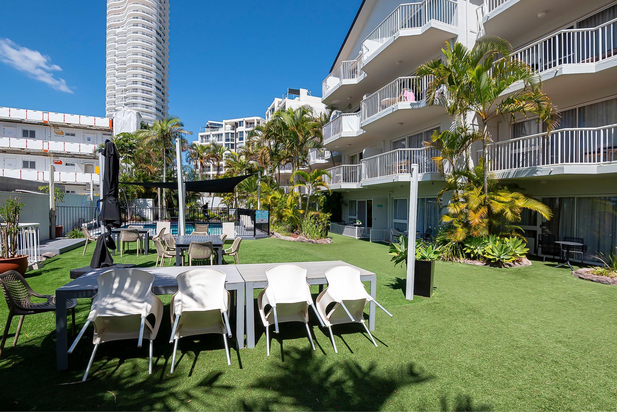 WALKING DISTANCE TO BEACH !