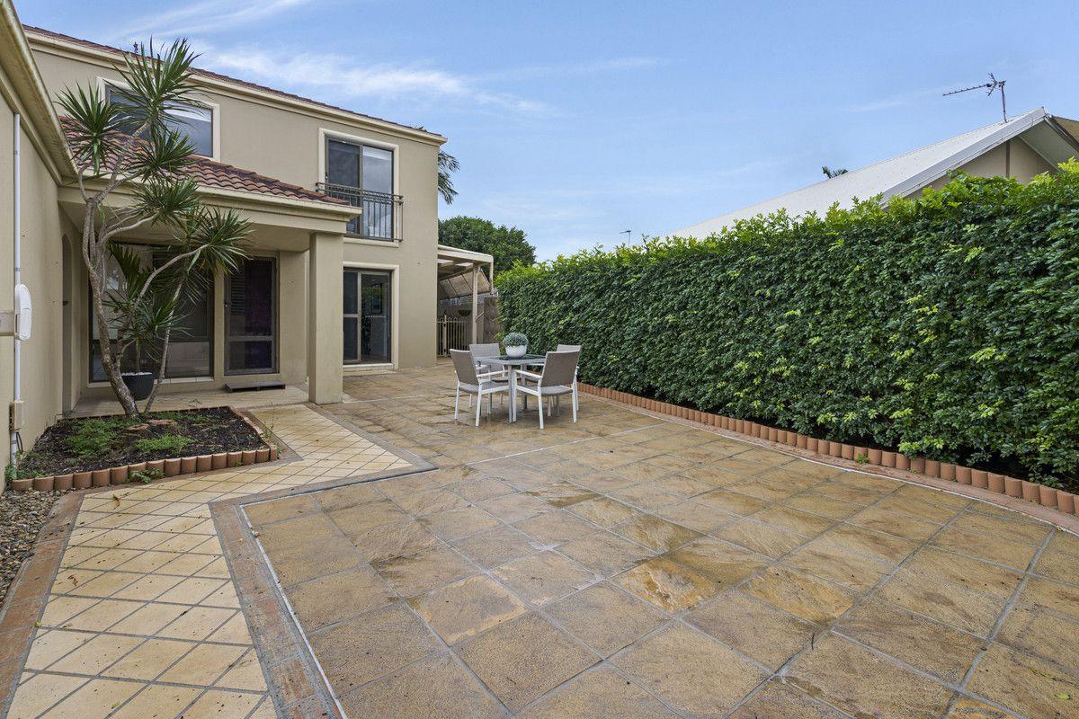 2/2 Pheasant Court, Miami, QLD 4220 - Duplex / Semi - Detached for Rent - harcourts.net