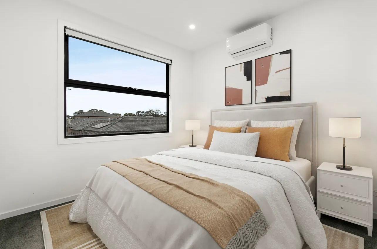 Light-Filled Luxury in Greenvale