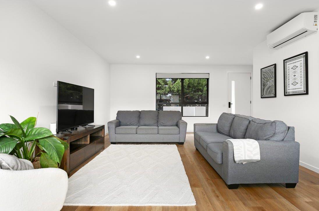 Light-Filled Luxury in Greenvale