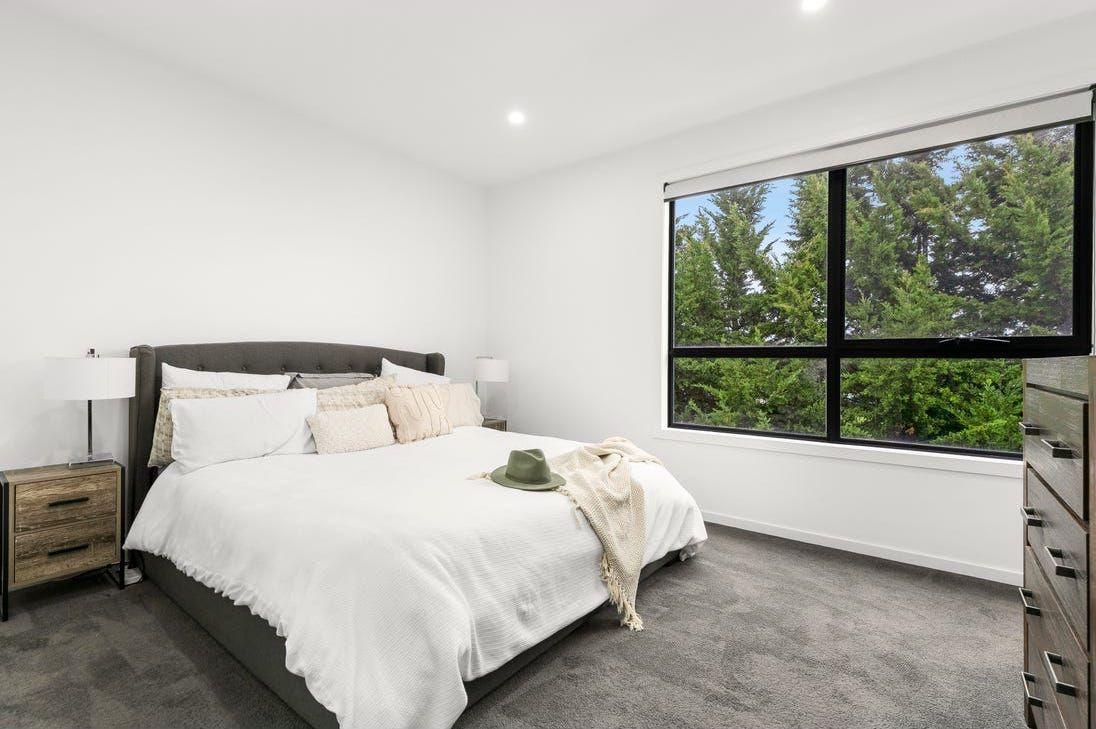 Light-Filled Luxury in Greenvale