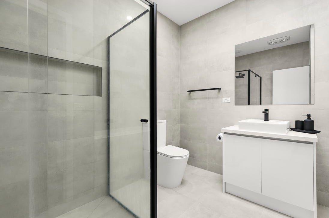 Light-Filled Luxury in Greenvale