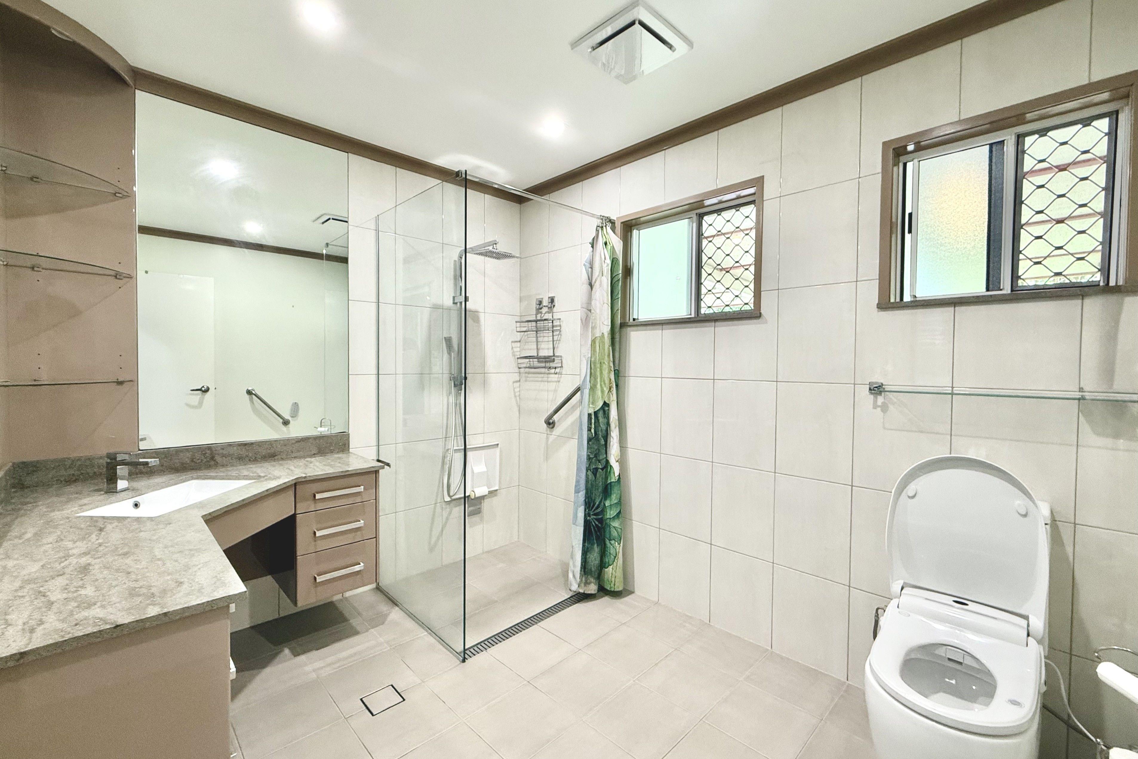 Spacious Family Home In Prime Location