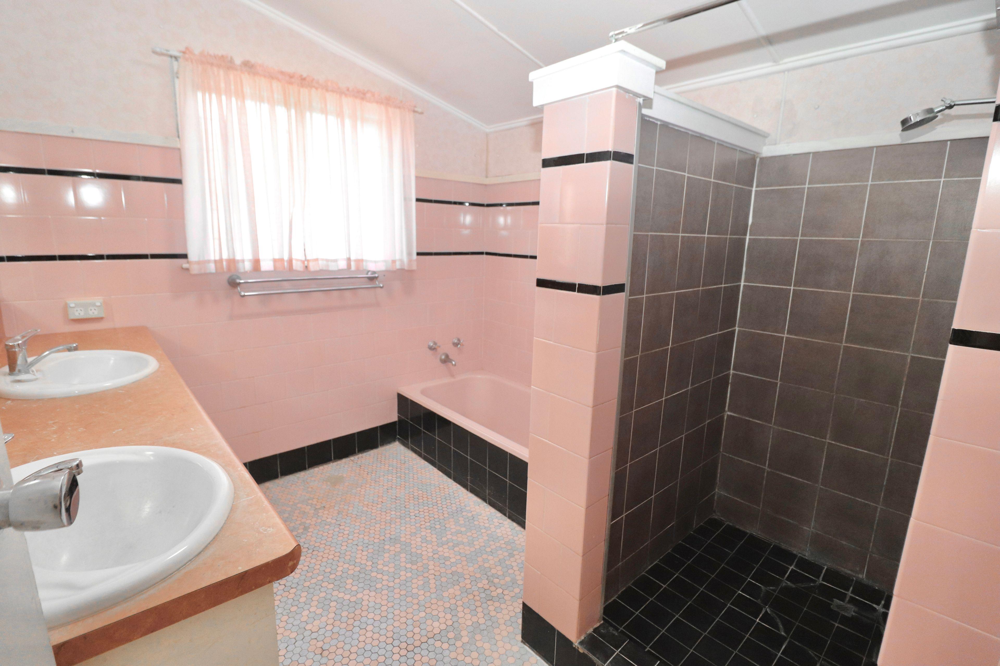 FAMILY HOME IN GOOD LOCATION