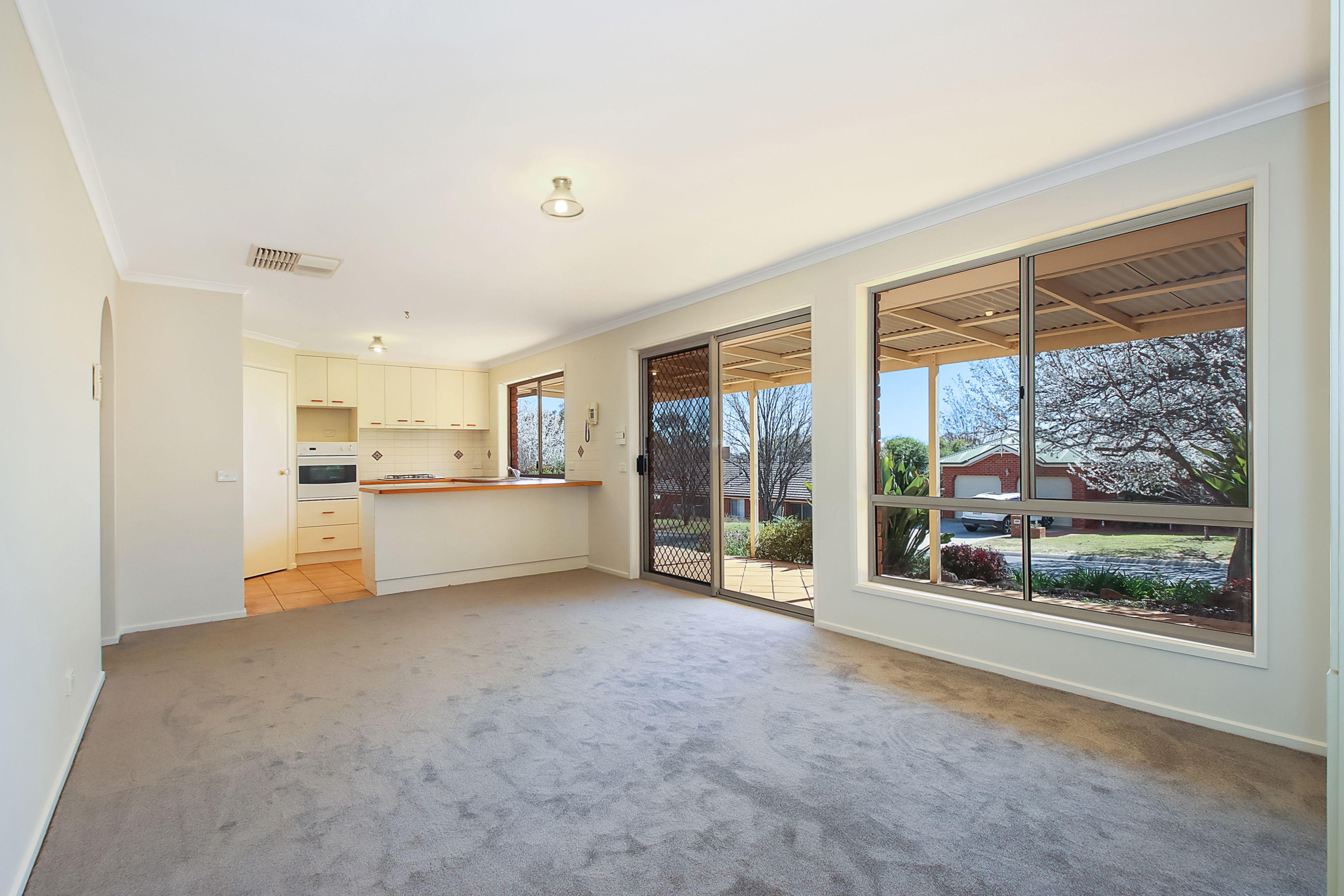 Sun Filled Home in a Quiet Wodonga Court
