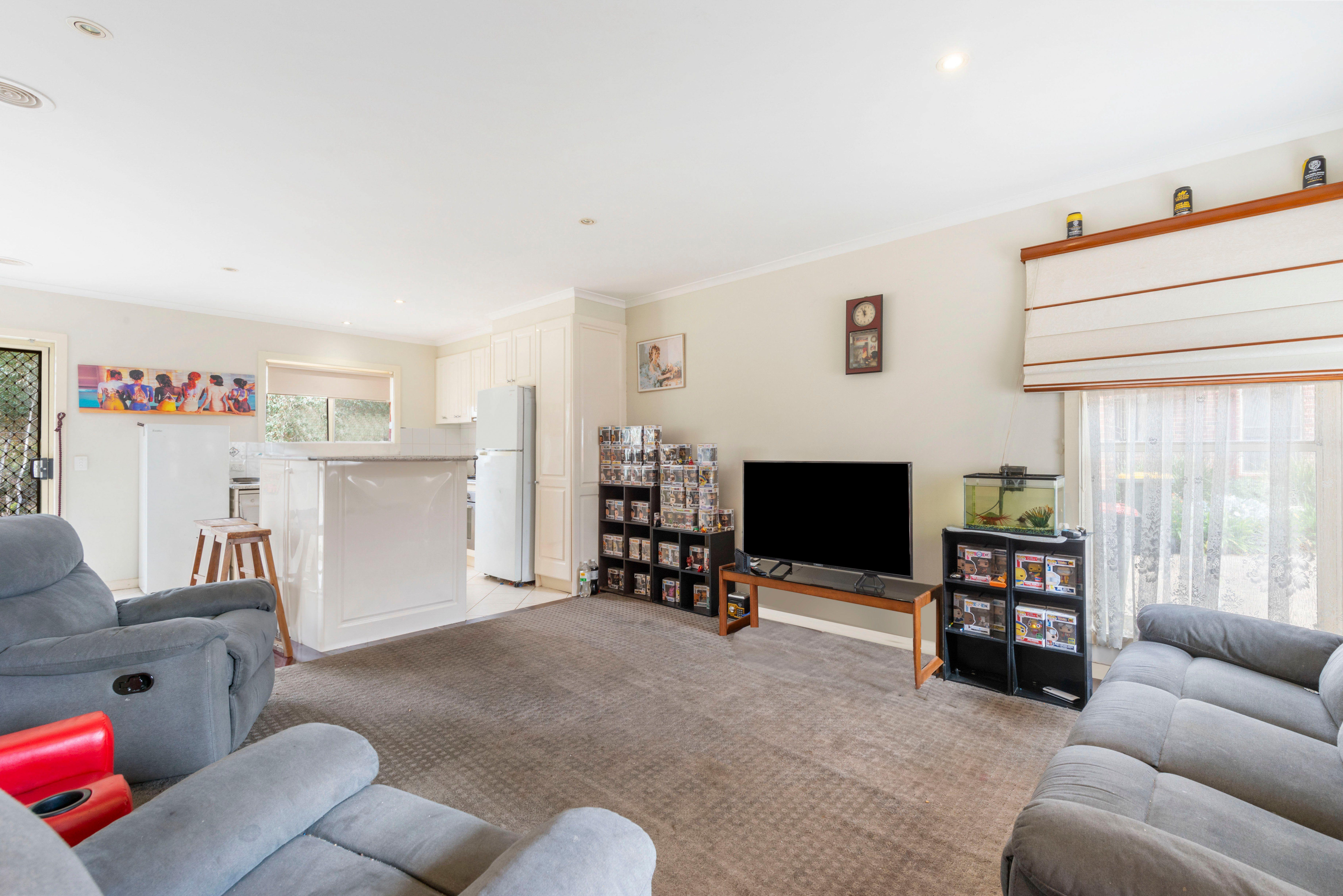 SPACIOUS TOWNHOUSE - GREAT LOCATION