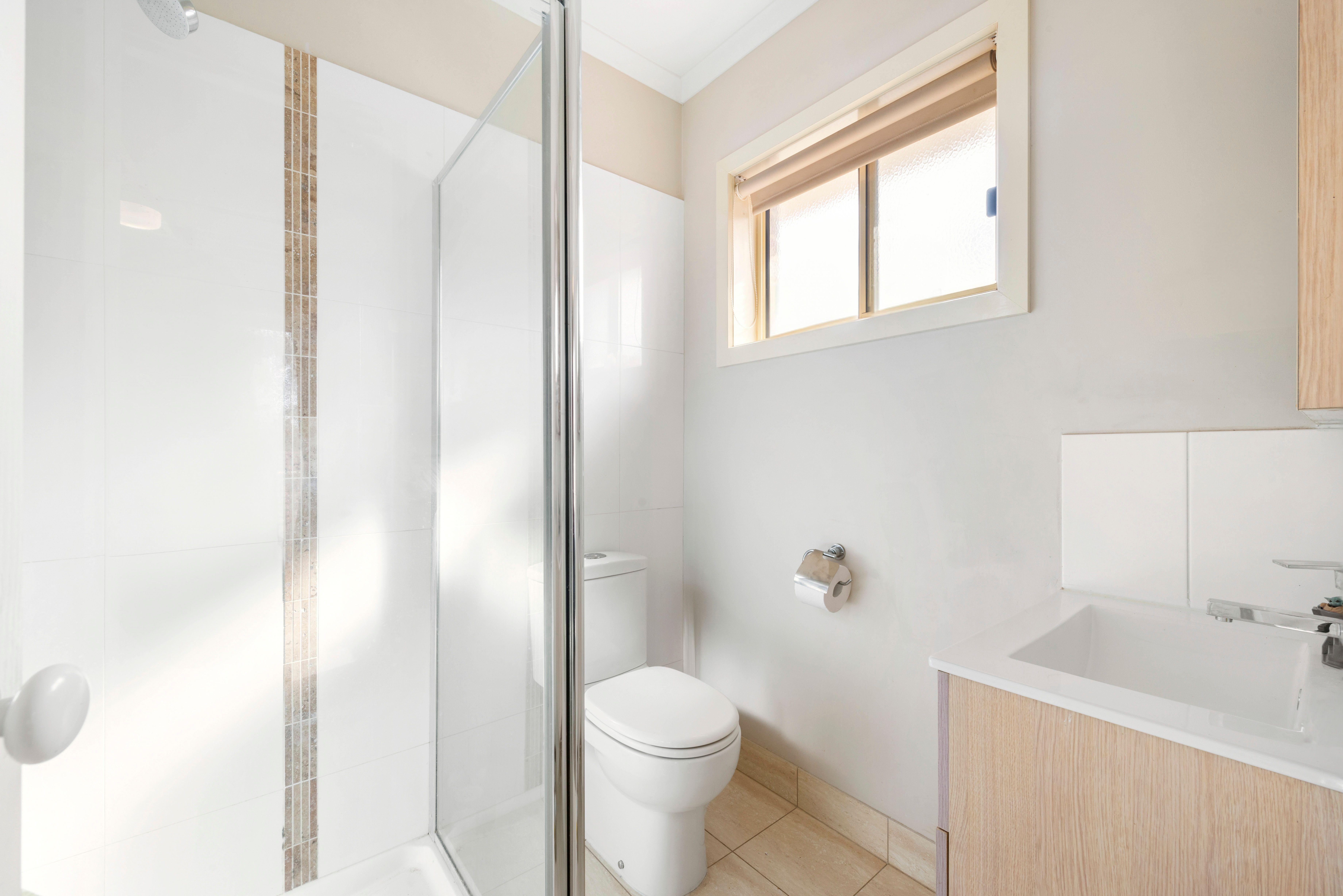 SPACIOUS TOWNHOUSE - GREAT LOCATION