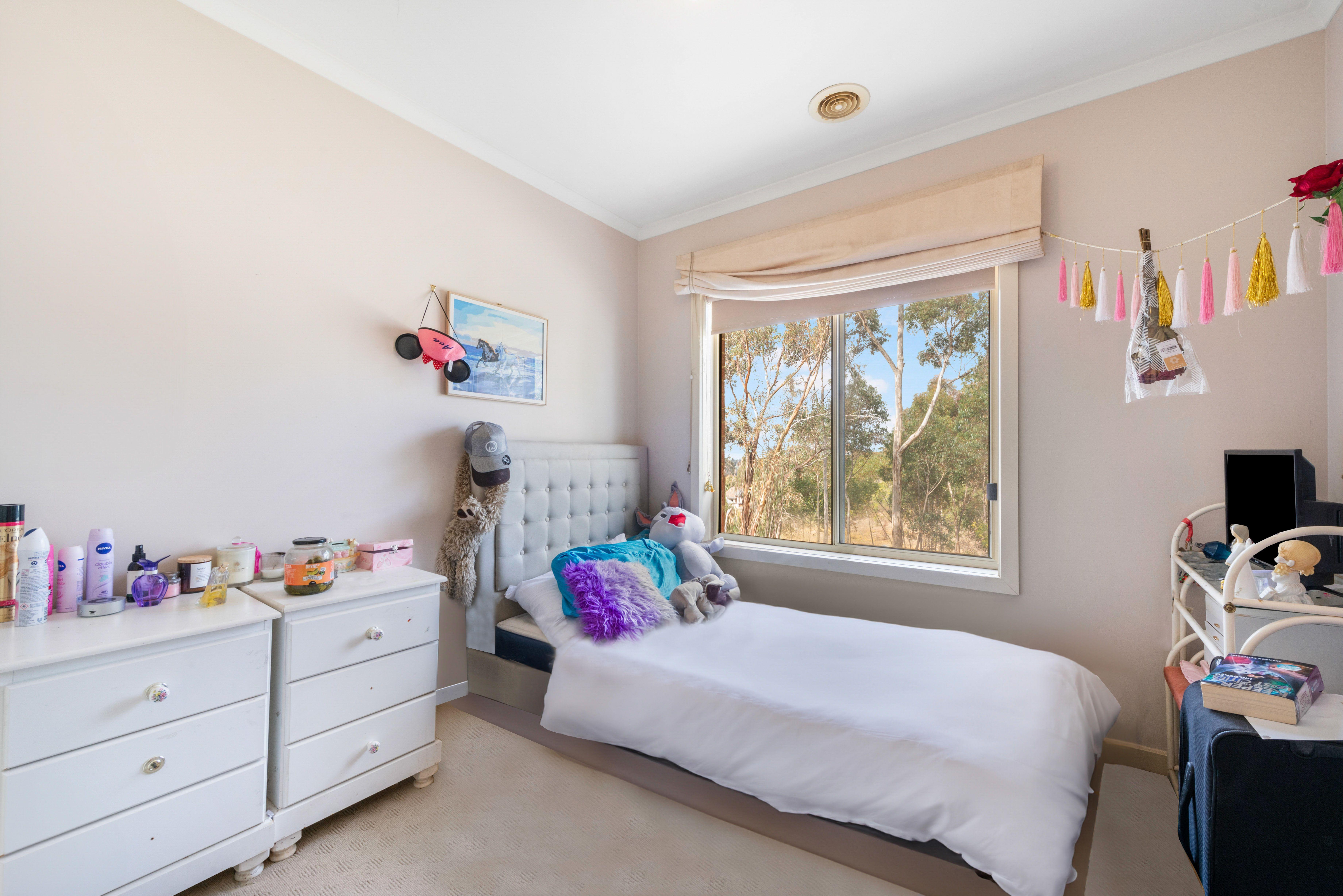 SPACIOUS TOWNHOUSE - GREAT LOCATION