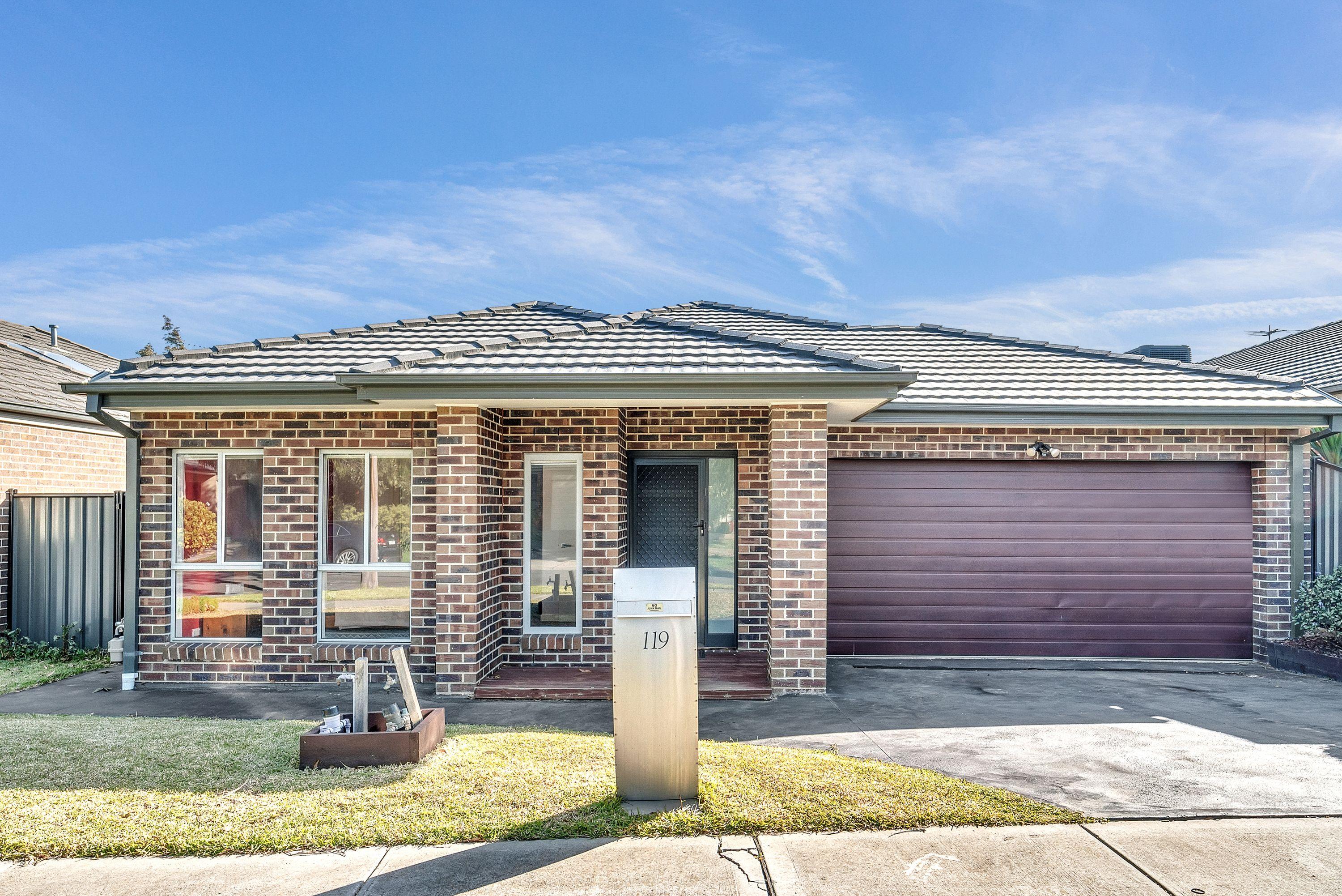 Prop-GPT: House: VIC Craigieburn, VIC 3064 Home For Rent