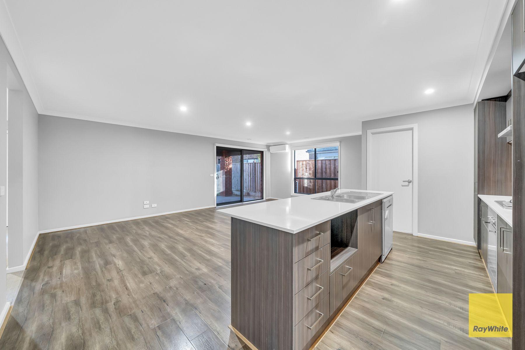 Stunning Family Home in Emerald Park Estate, Tarneit!