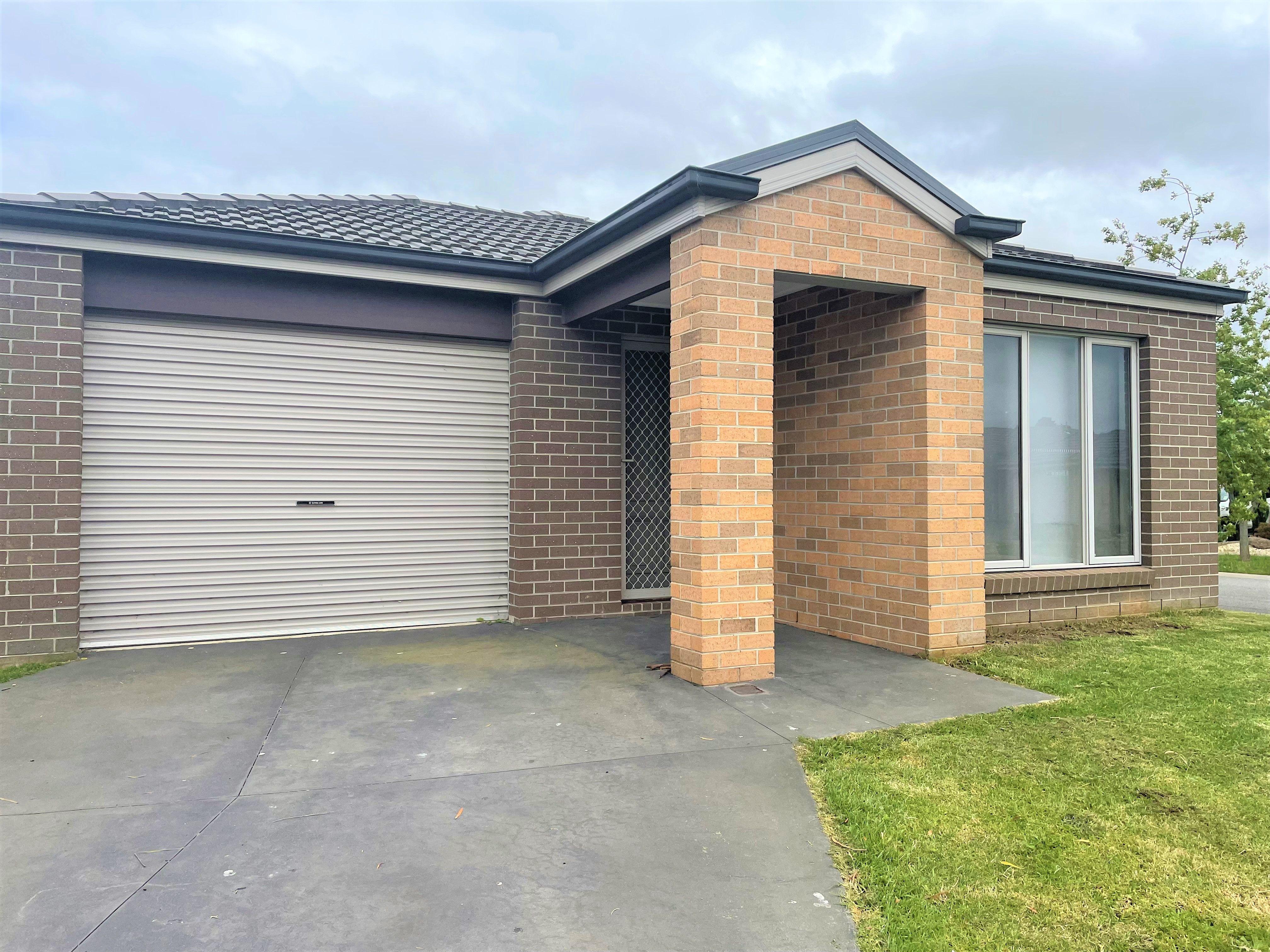 Prop-GPT: House: VIC Cranbourne East, VIC 3977 Home For Rent