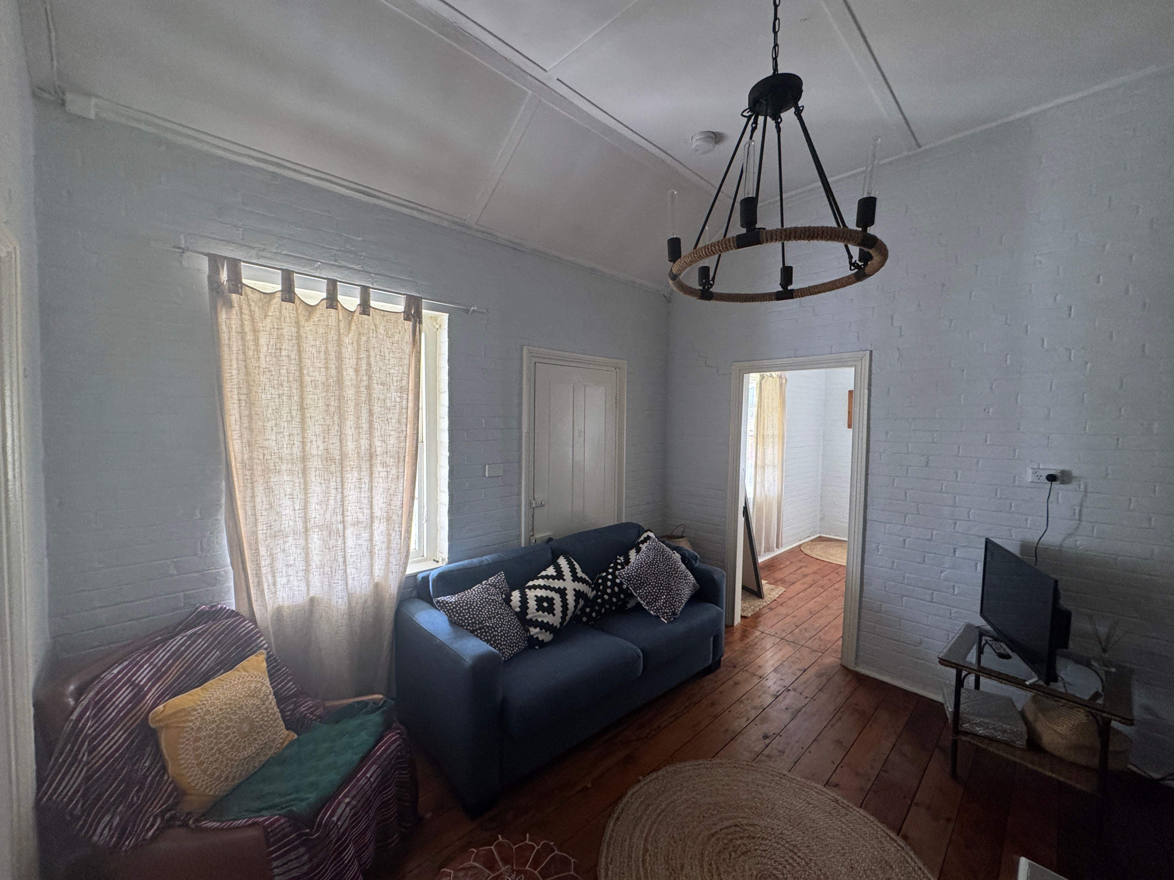 Charming Cottage with a Modern Twist - Fully furnished