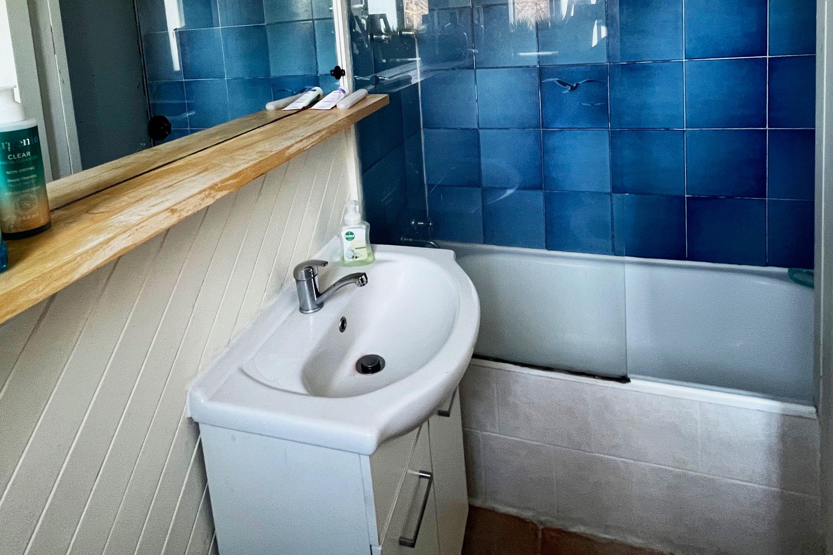 City Access, Suburban Comfort - 2 Bedroom Gem!