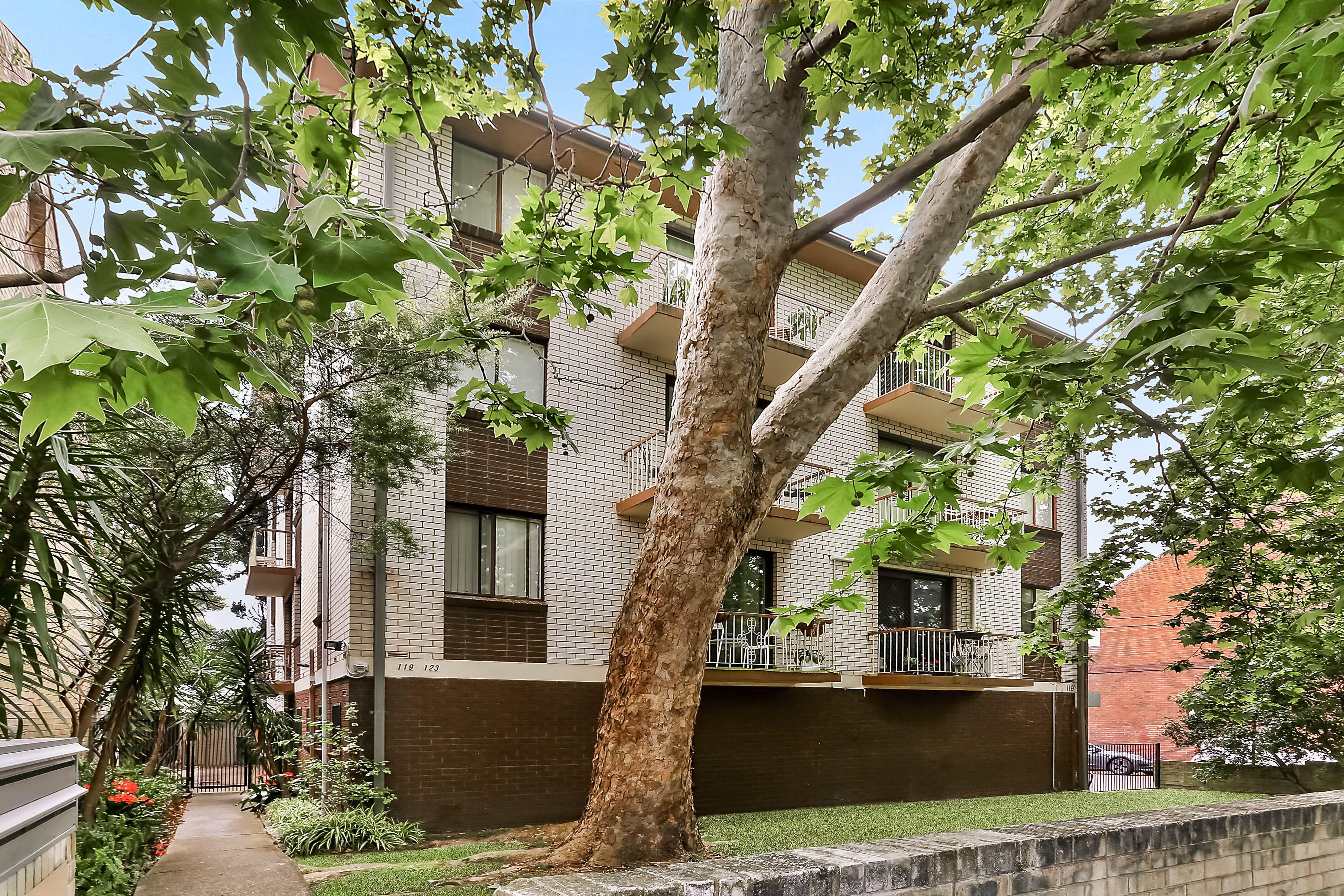 Prop-GPT: Apartment: NSW Redfern, NSW 2016 Home For Rent