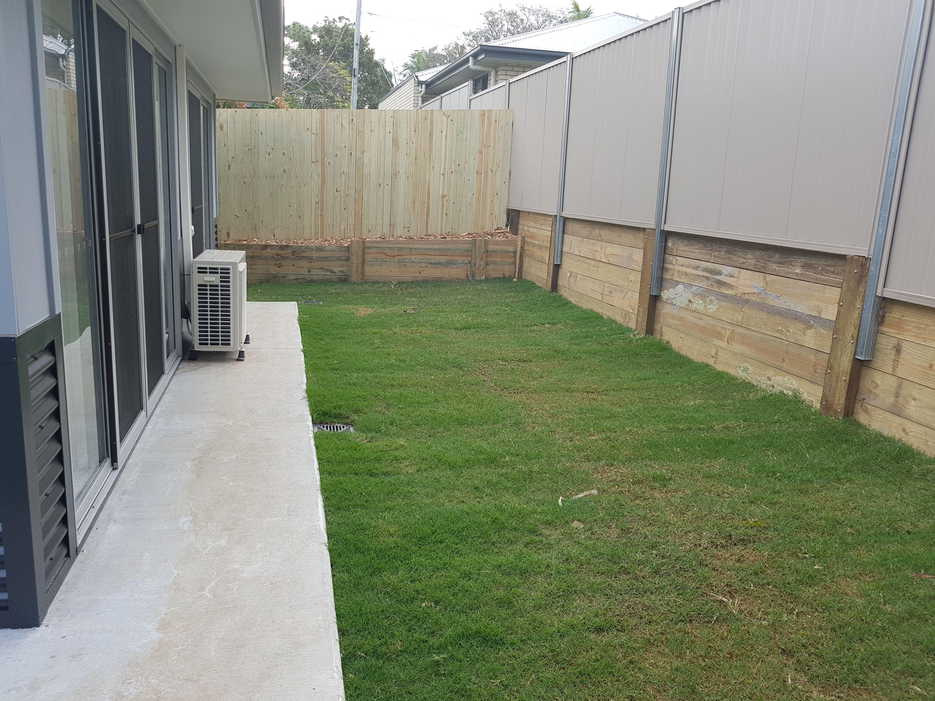 AIR CON & FANS & WALK TO TRAIN STATION!