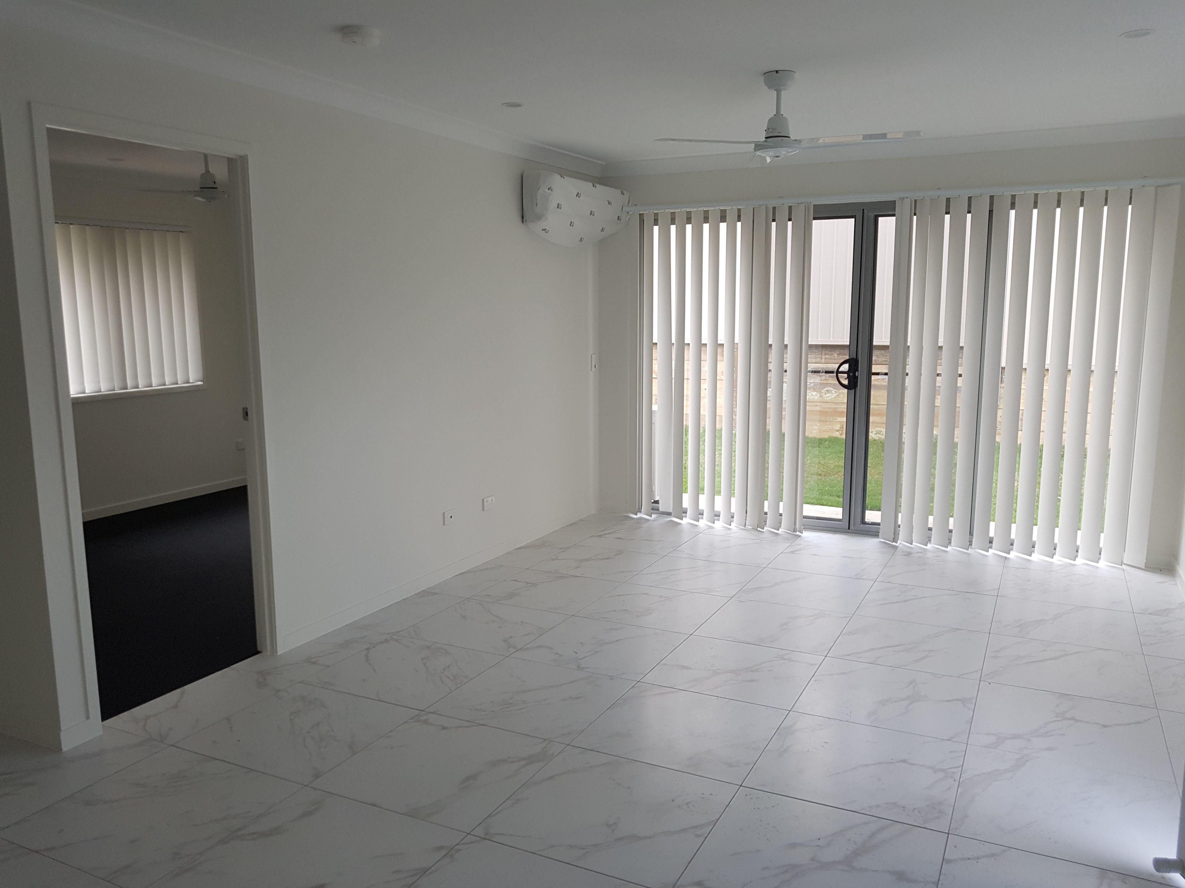 AIR CON & FANS & WALK TO TRAIN STATION!