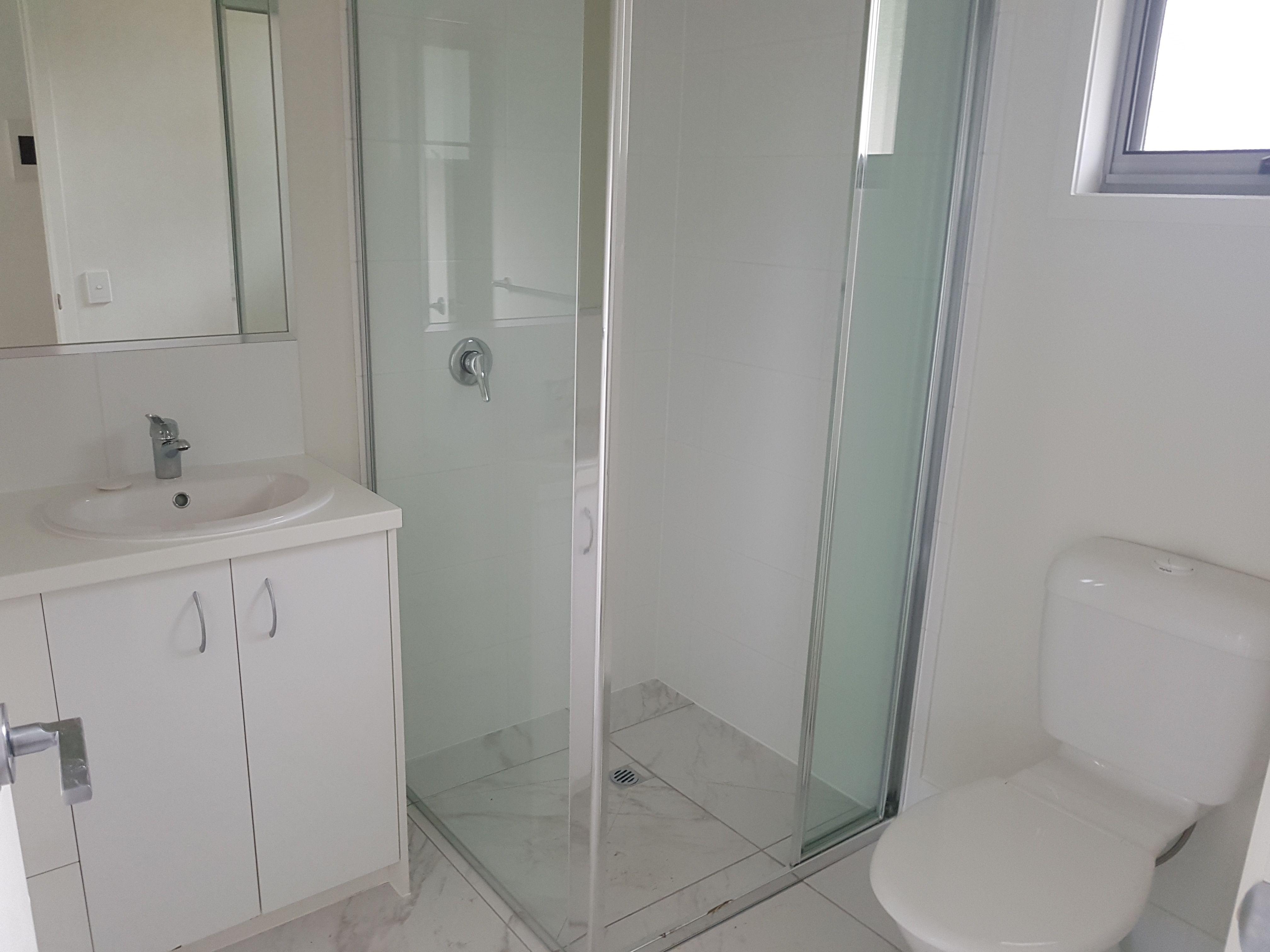 AIR CON & FANS & WALK TO TRAIN STATION!