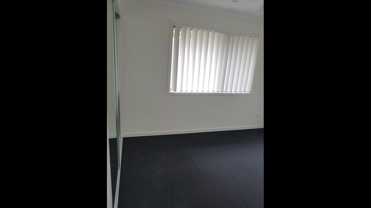 AIR CON & FANS & WALK TO TRAIN STATION!