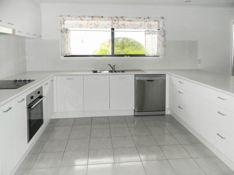 PRIVATE MOUNT OMMANEY AREA  -SPLIT LEVEL DWELLING -  4 BED, 2 BATH, DOUBLE GARAGE + AIR CON