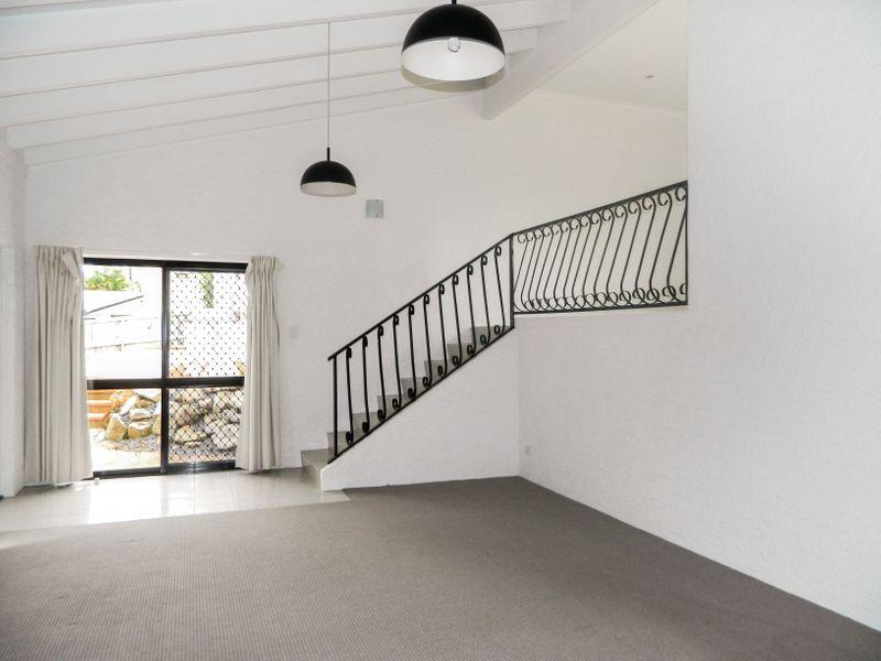 PRIVATE MOUNT OMMANEY AREA  -SPLIT LEVEL DWELLING -  4 BED, 2 BATH, DOUBLE GARAGE + AIR CON