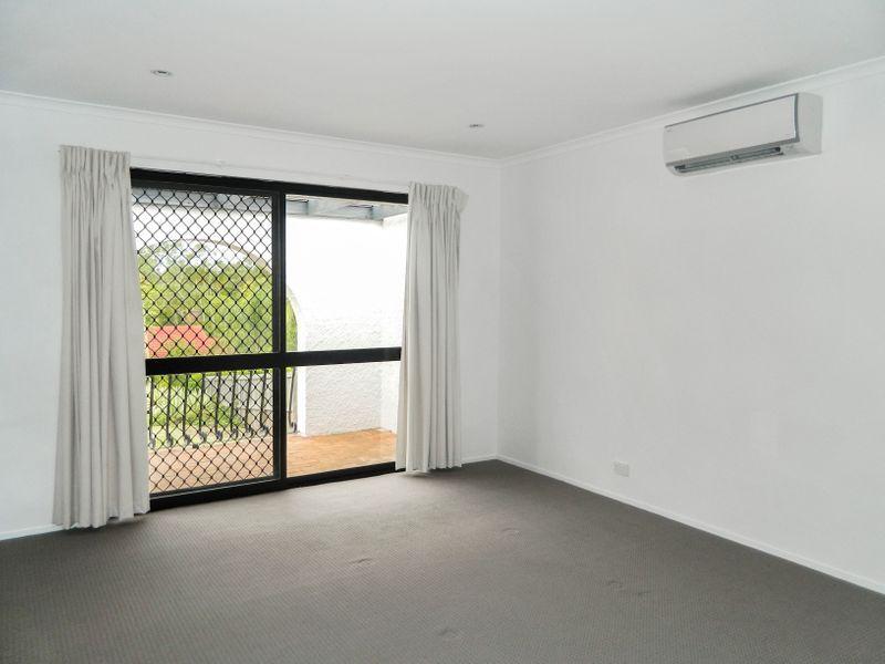 PRIVATE MOUNT OMMANEY AREA  -SPLIT LEVEL DWELLING -  4 BED, 2 BATH, DOUBLE GARAGE + AIR CON