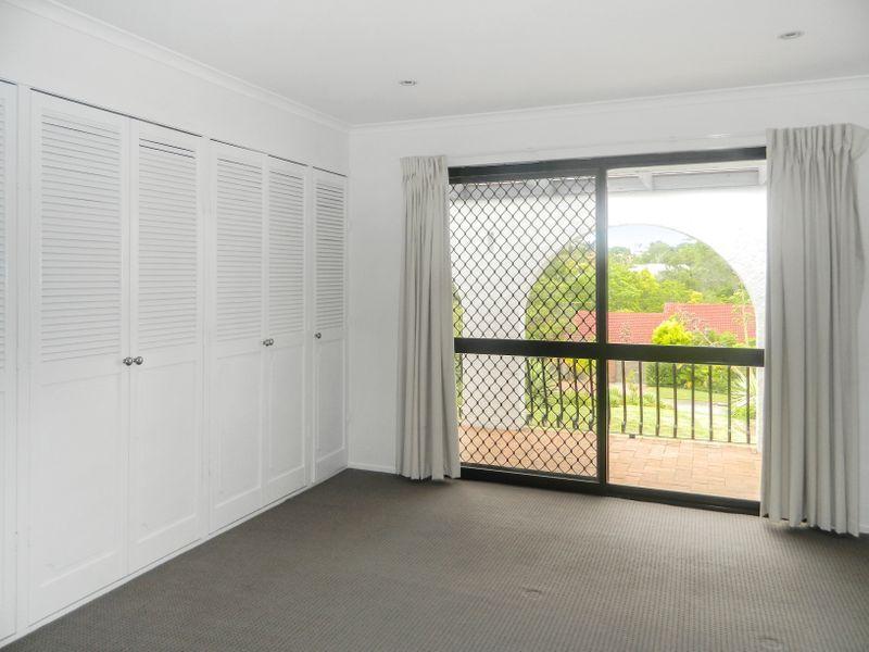 PRIVATE MOUNT OMMANEY AREA  -SPLIT LEVEL DWELLING -  4 BED, 2 BATH, DOUBLE GARAGE + AIR CON