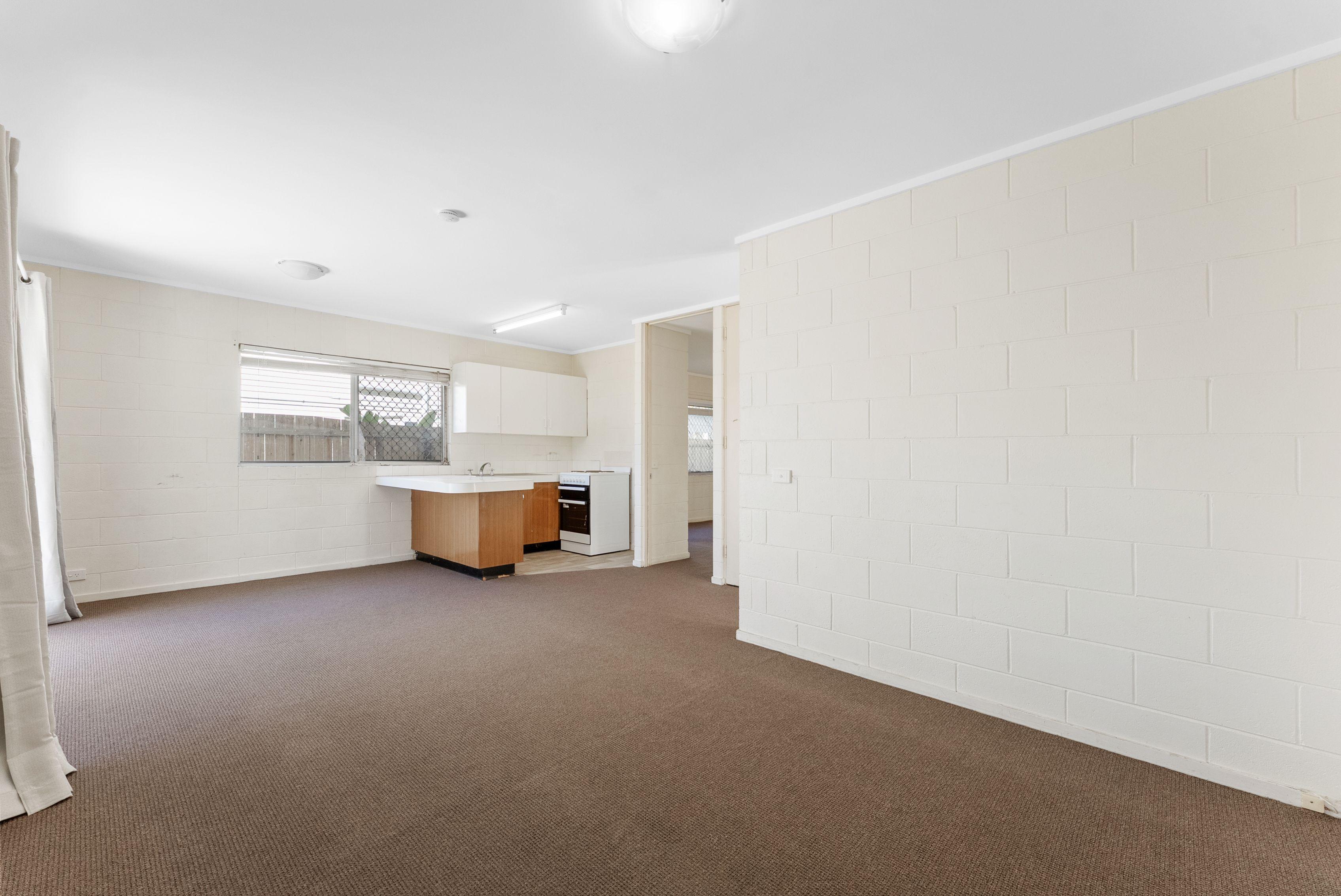 Lovely One Bedroom Downstairs Unit with Plenty of Storage !