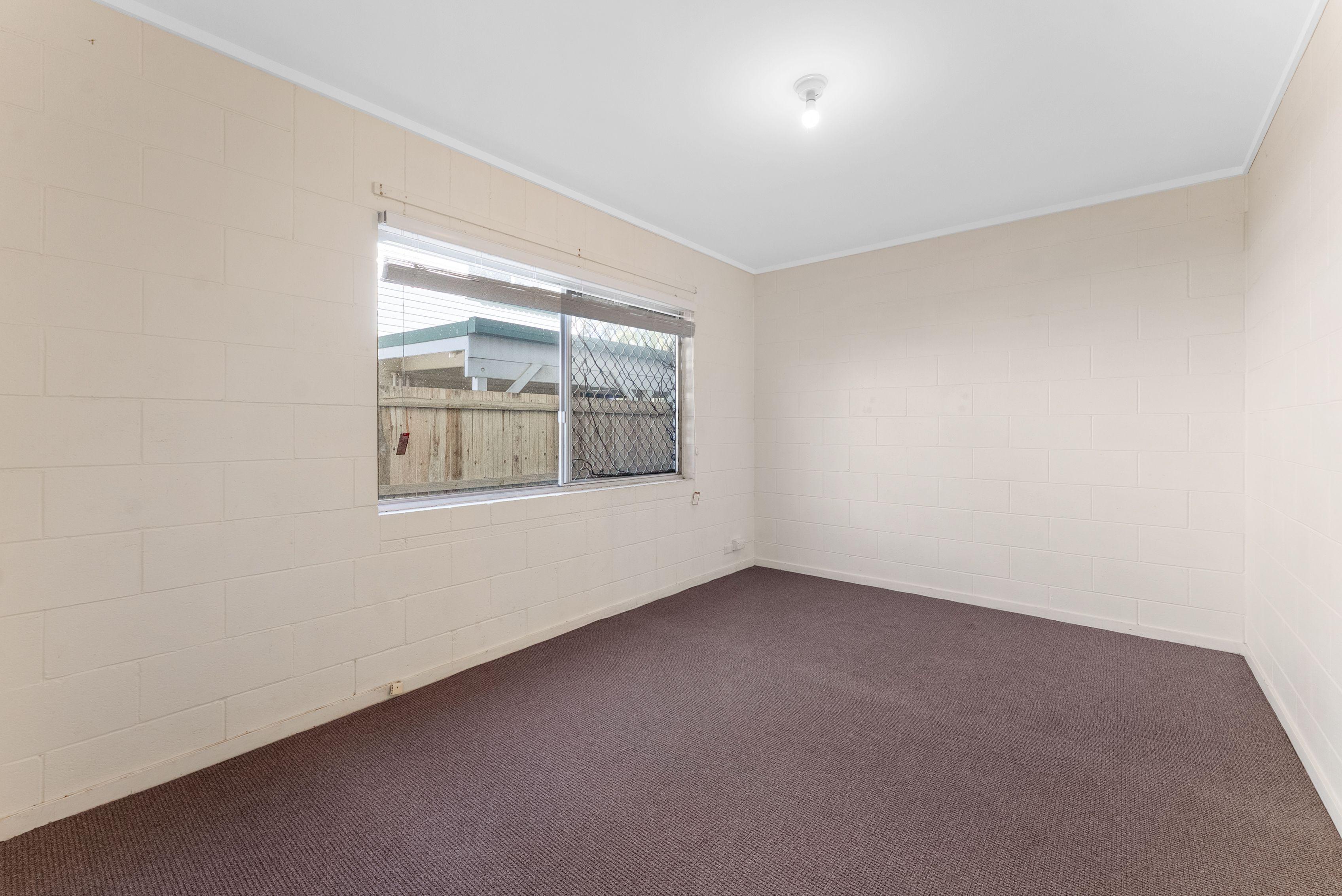Lovely One Bedroom Downstairs Unit with Plenty of Storage !