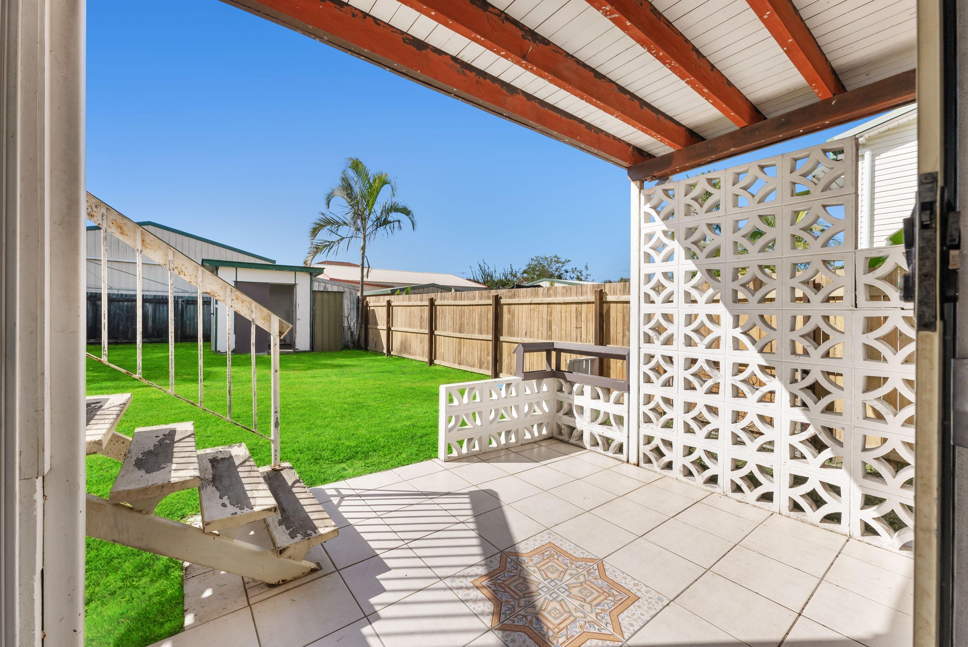 Lovely One Bedroom Downstairs Unit with Plenty of Storage !