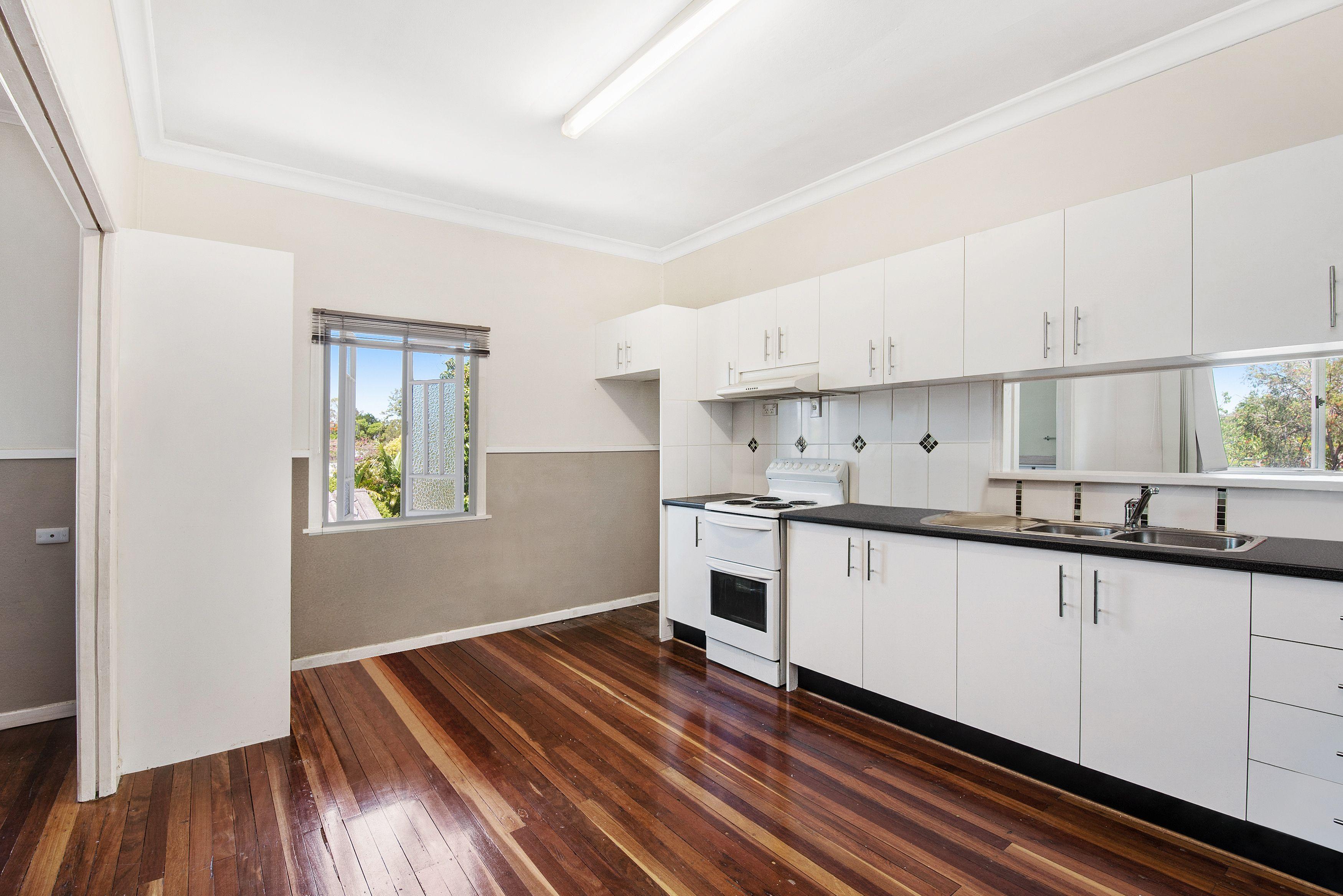 Spacious Upstairs Unit in a Convenient Location