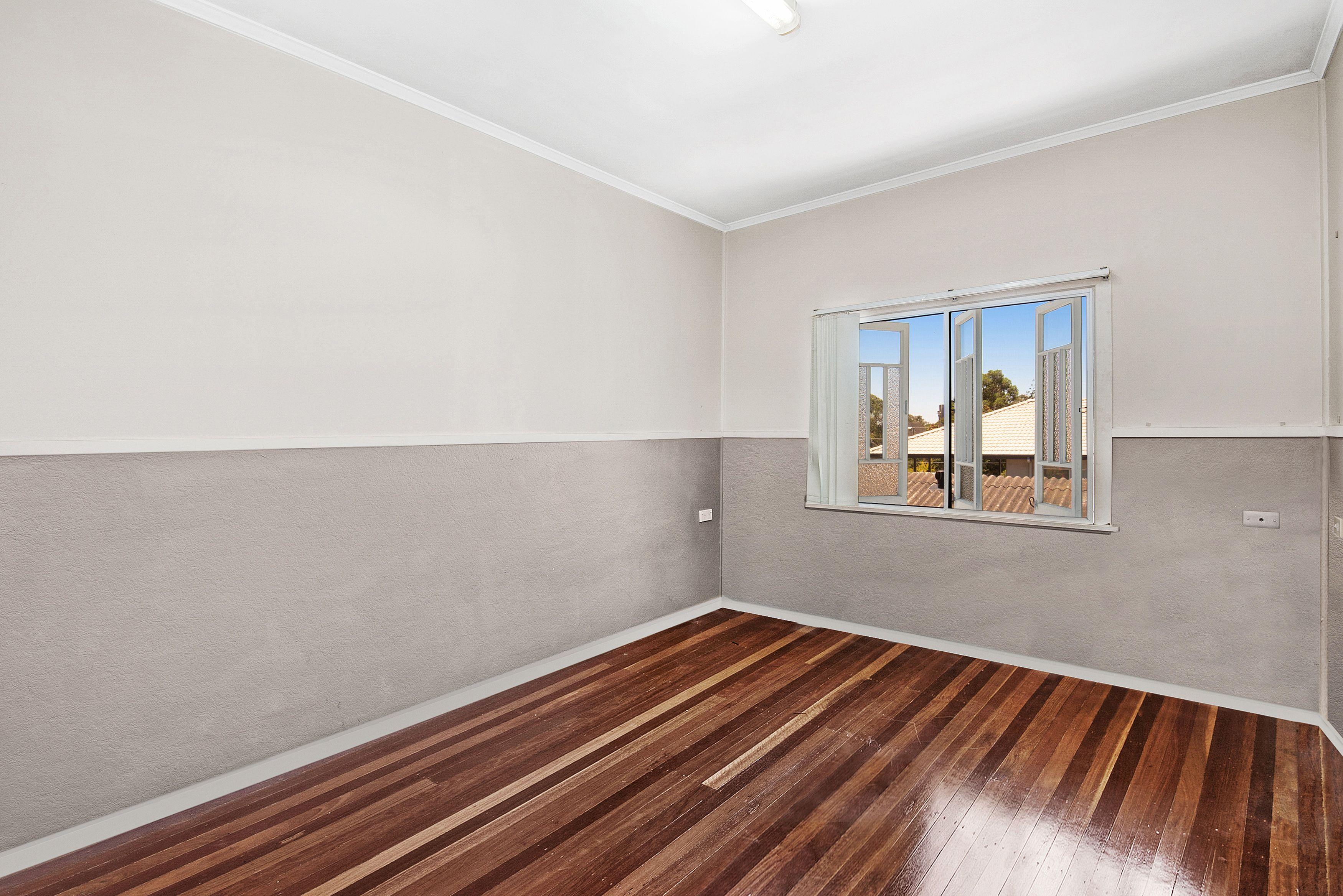 Spacious Upstairs Unit in a Convenient Location