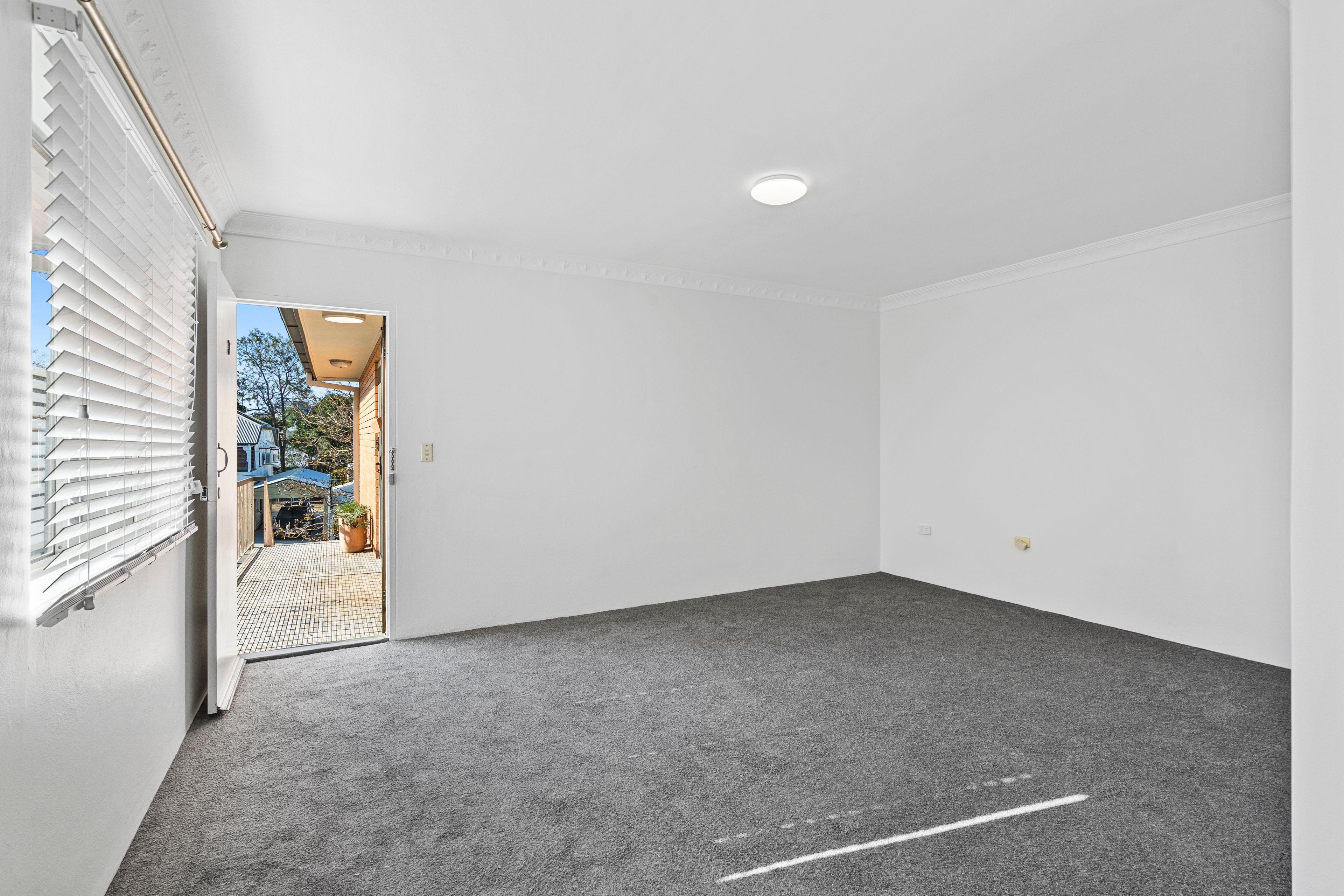 Neat 1 bedroom unit in great location