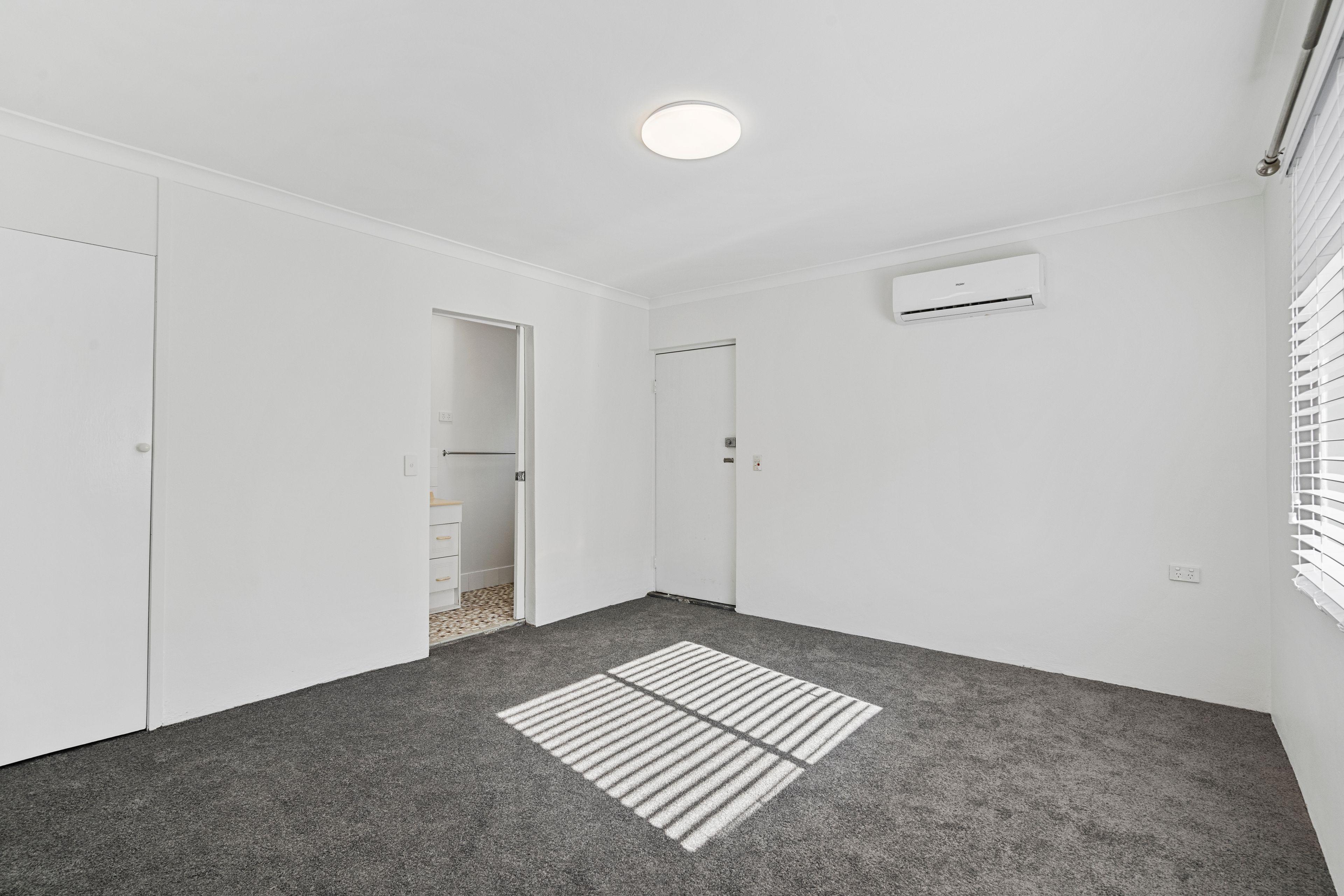 Neat 1 bedroom unit in great location